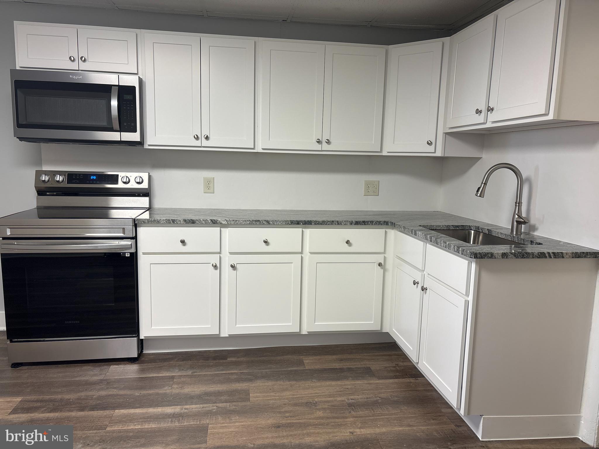 562 W PHILADELPHIA STREET