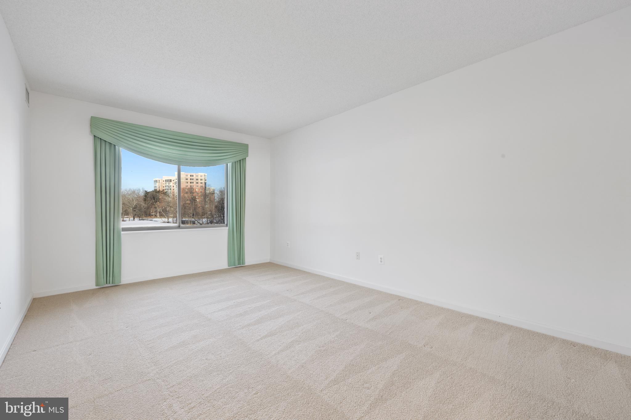 LEISURE WORLD - Residential