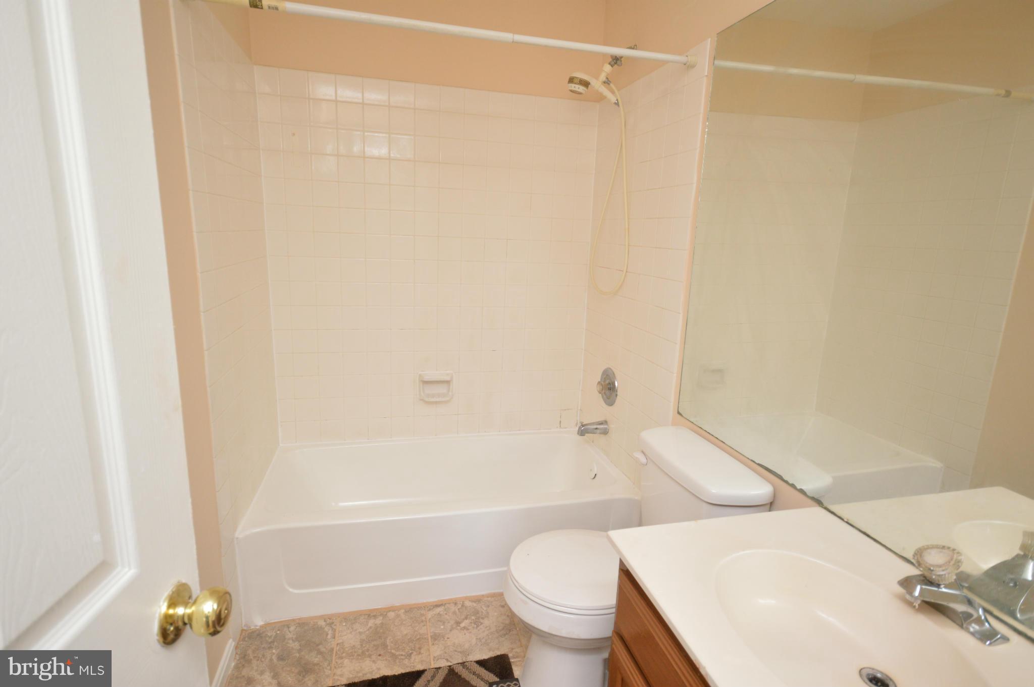 ENGLAND RUN - Residential Lease