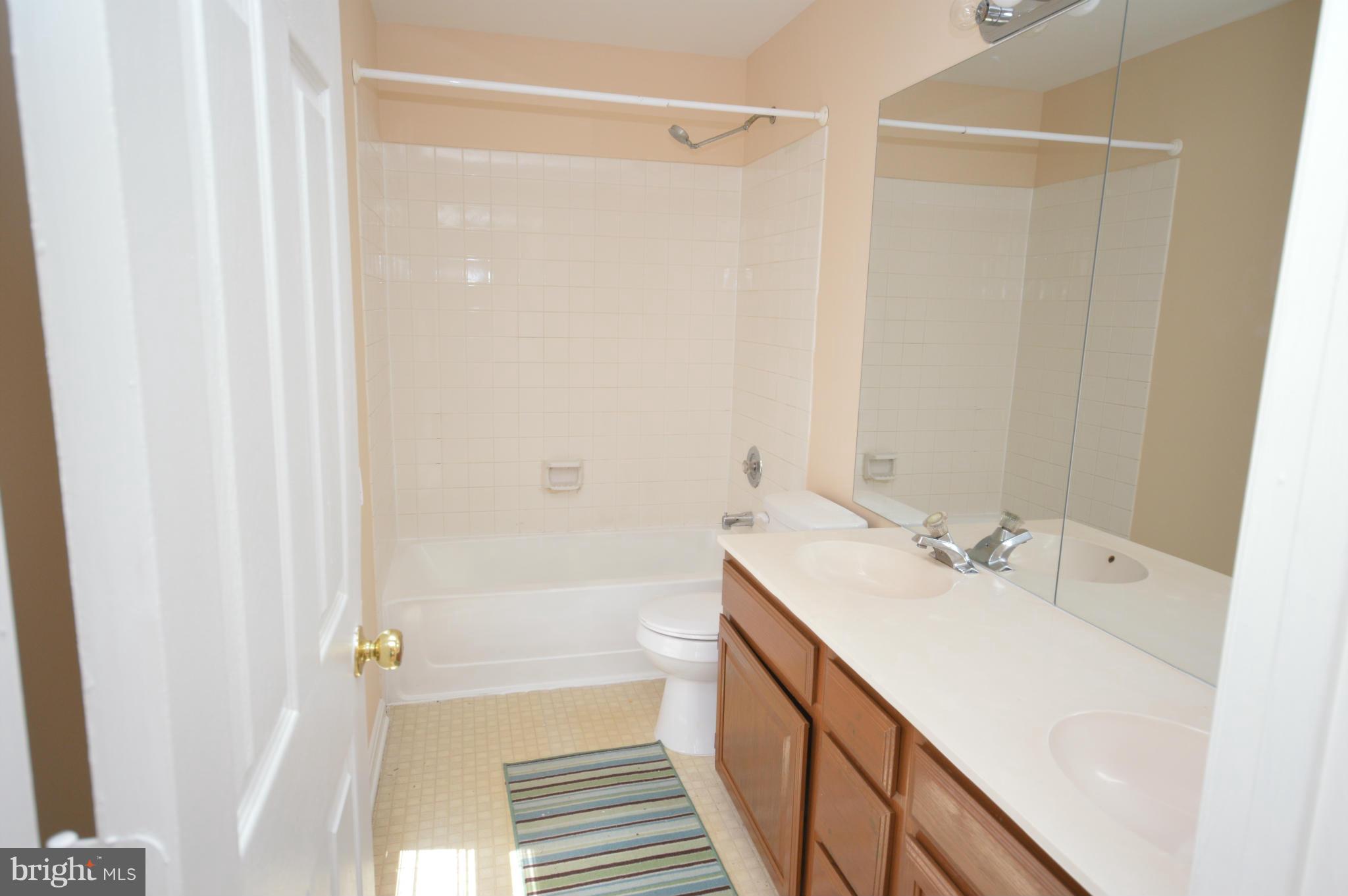 ENGLAND RUN - Residential Lease