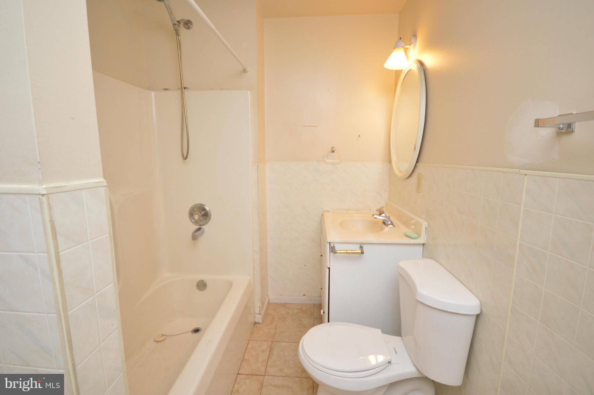 ENGLAND RUN - Residential Lease