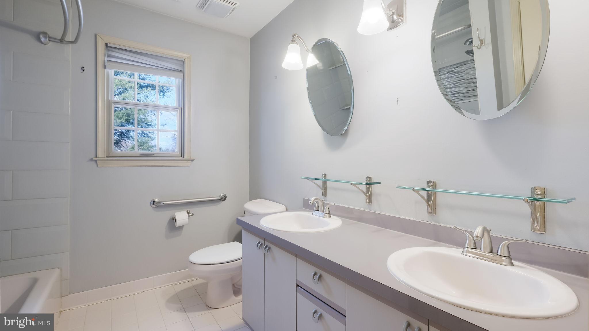 SOLEBURY FARMS EST - Residential