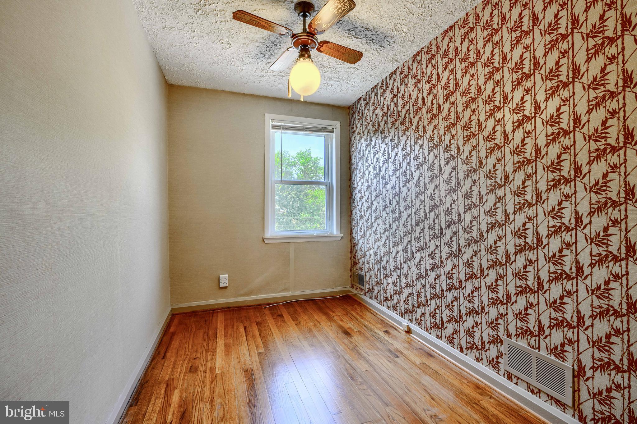 GRAY MANOR HOMES - Residential Lease