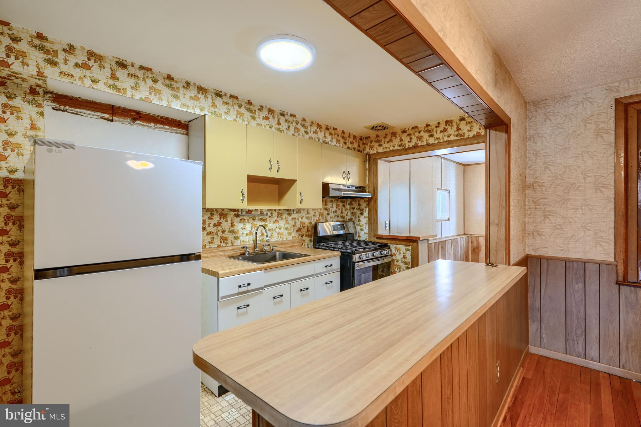 GRAY MANOR HOMES - Residential Lease