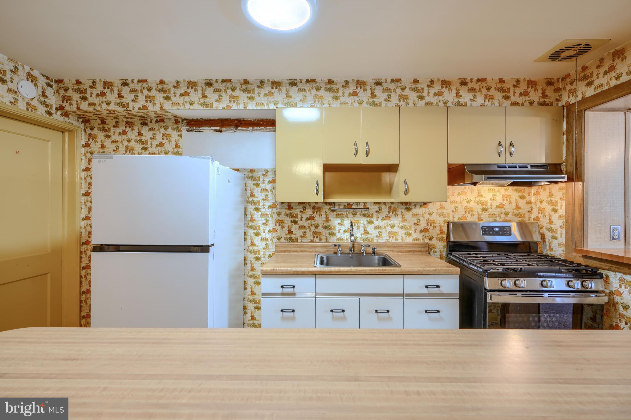 GRAY MANOR HOMES - Residential Lease