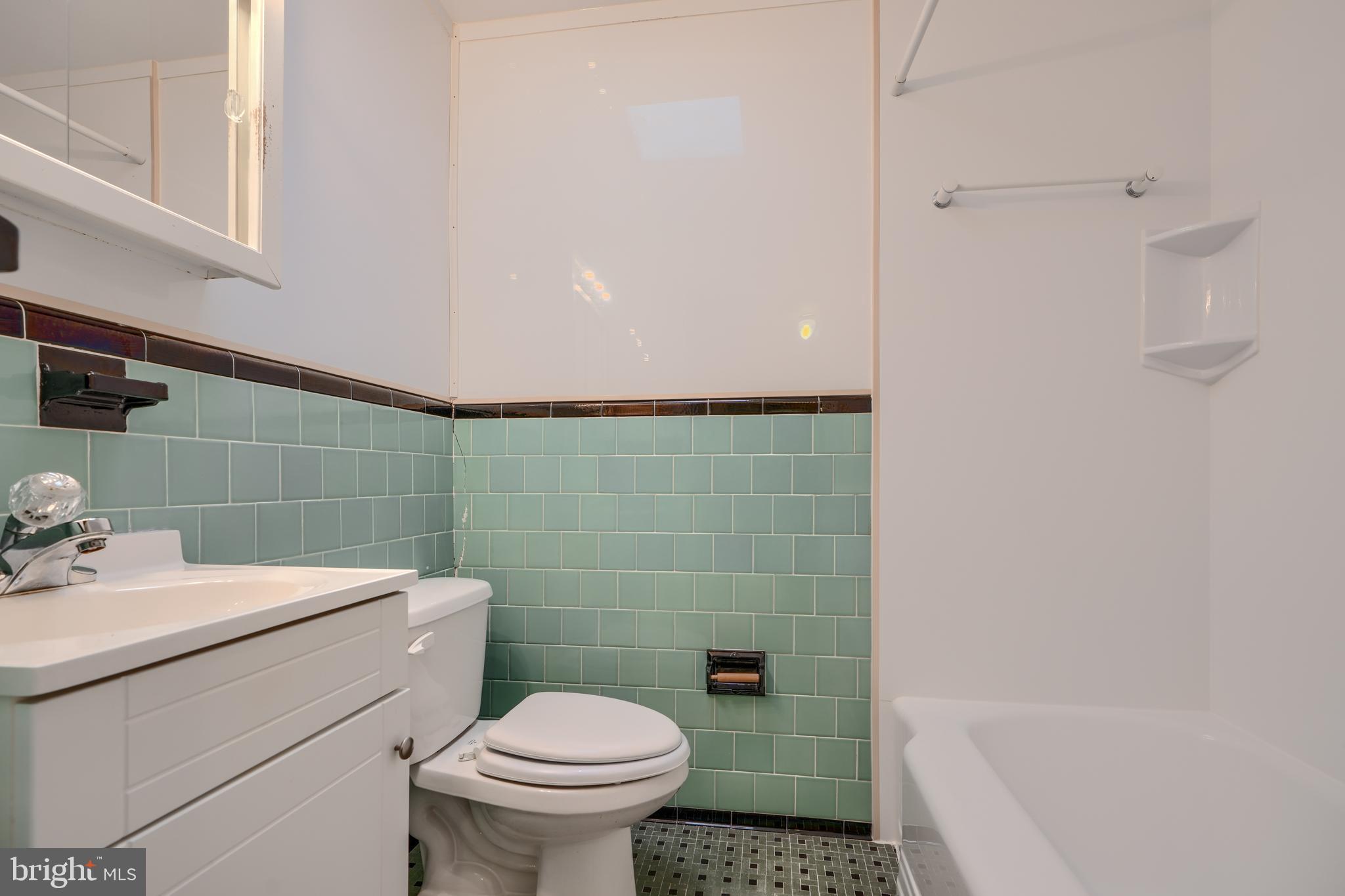 GRAY MANOR HOMES - Residential Lease