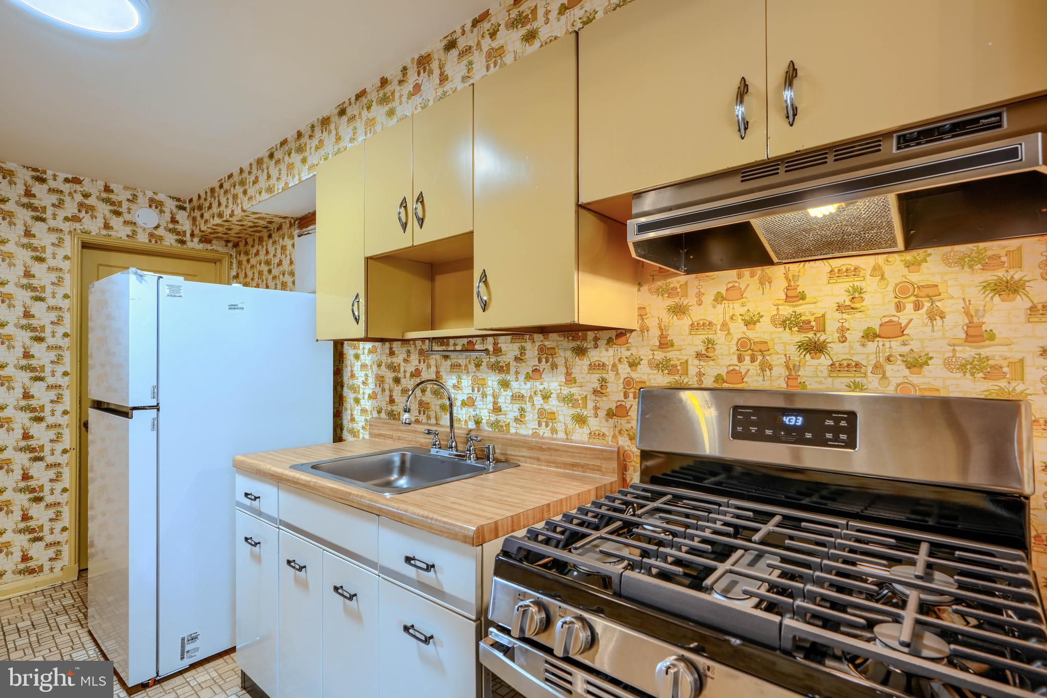 GRAY MANOR HOMES - Residential Lease