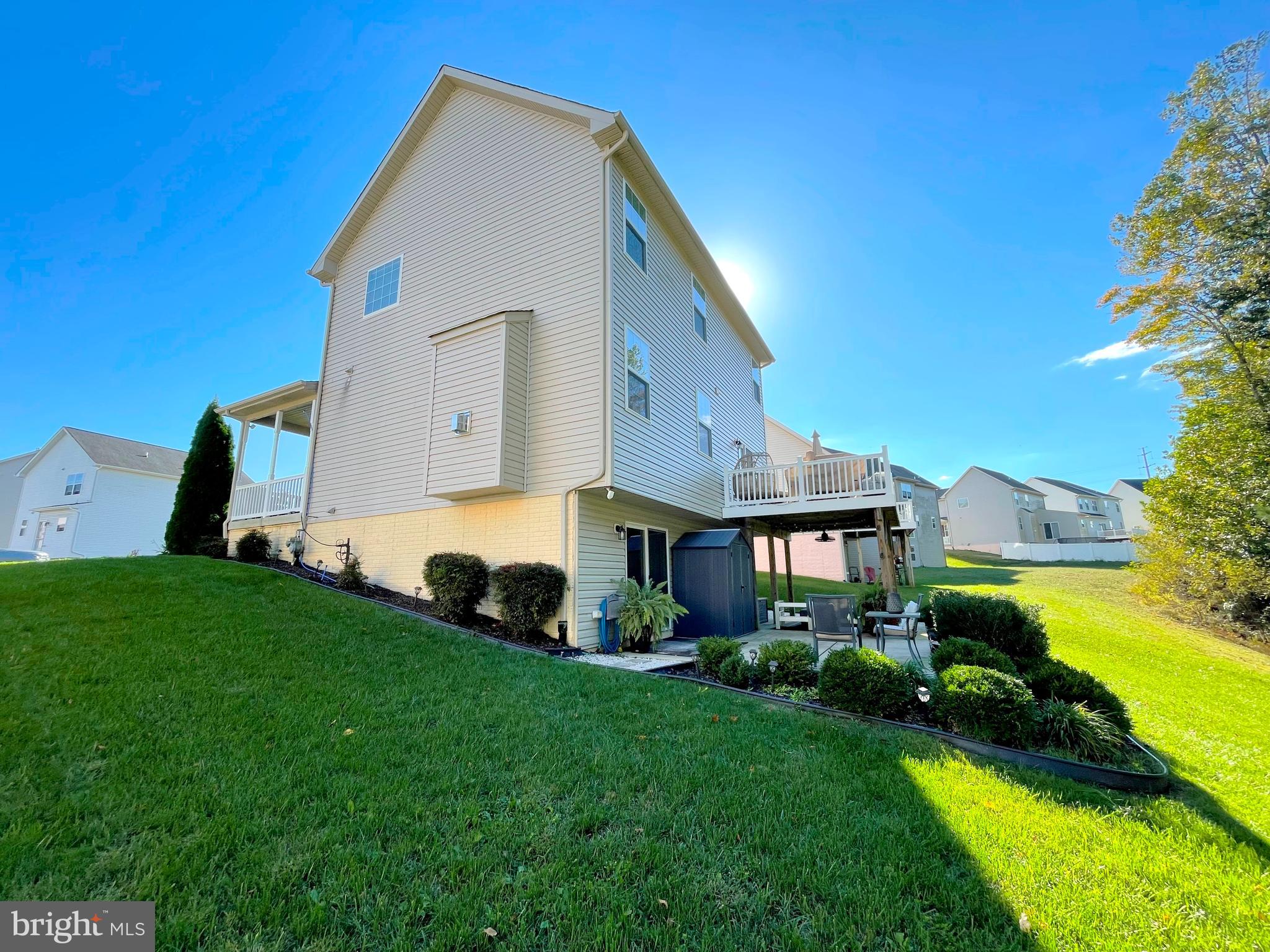 WHISPERING WOODS - Residential Lease