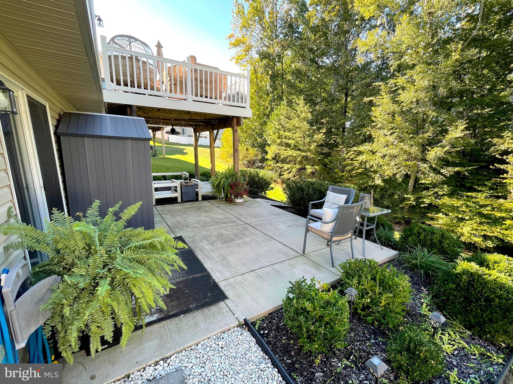 WHISPERING WOODS - Residential Lease