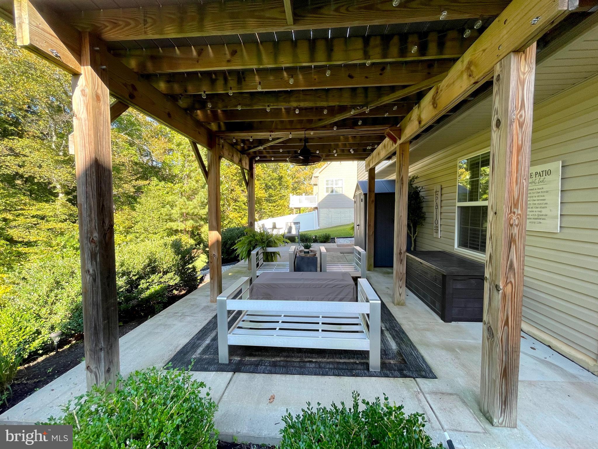 WHISPERING WOODS - Residential Lease