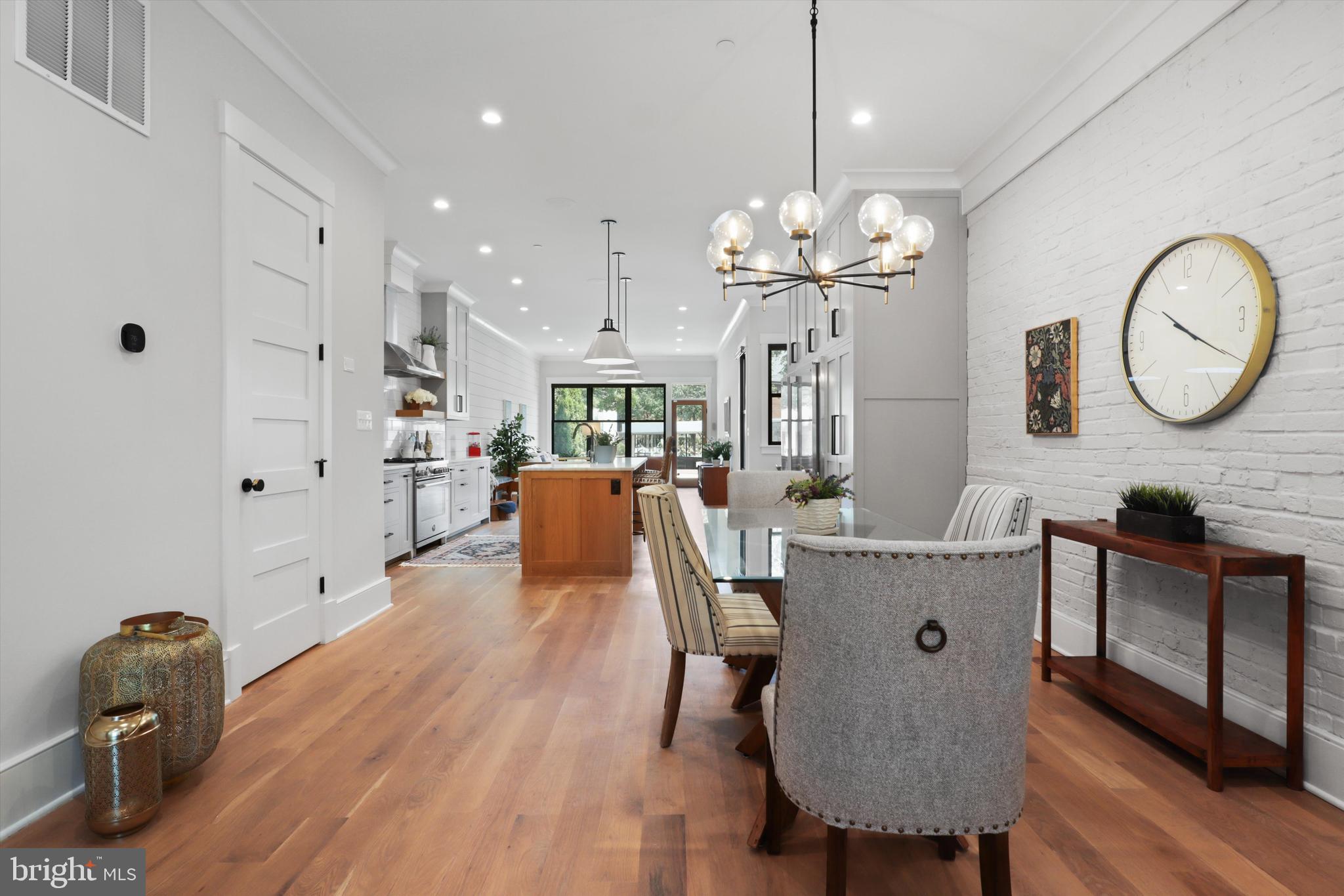 CAPITOL HILL - Residential