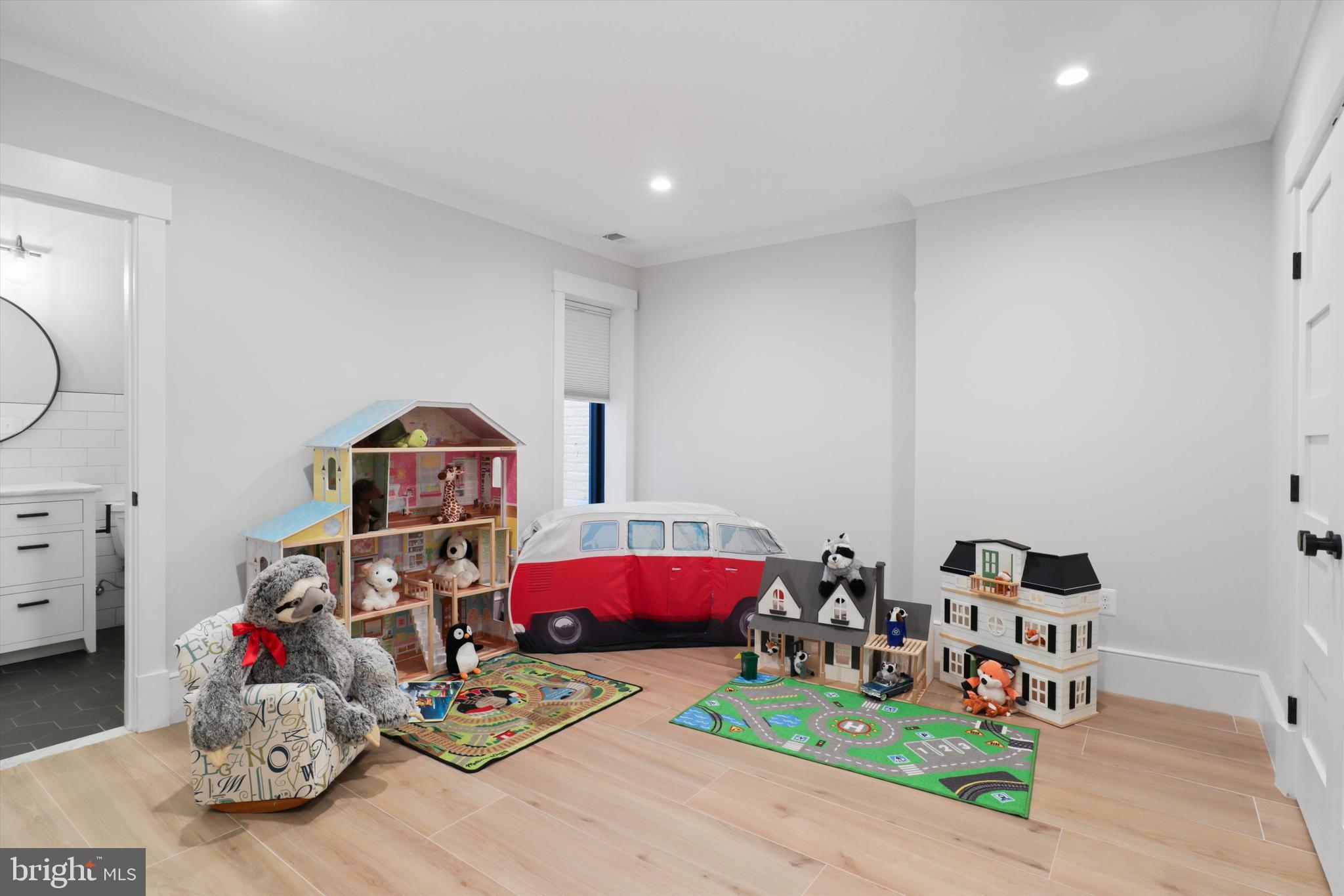 CAPITOL HILL - Residential