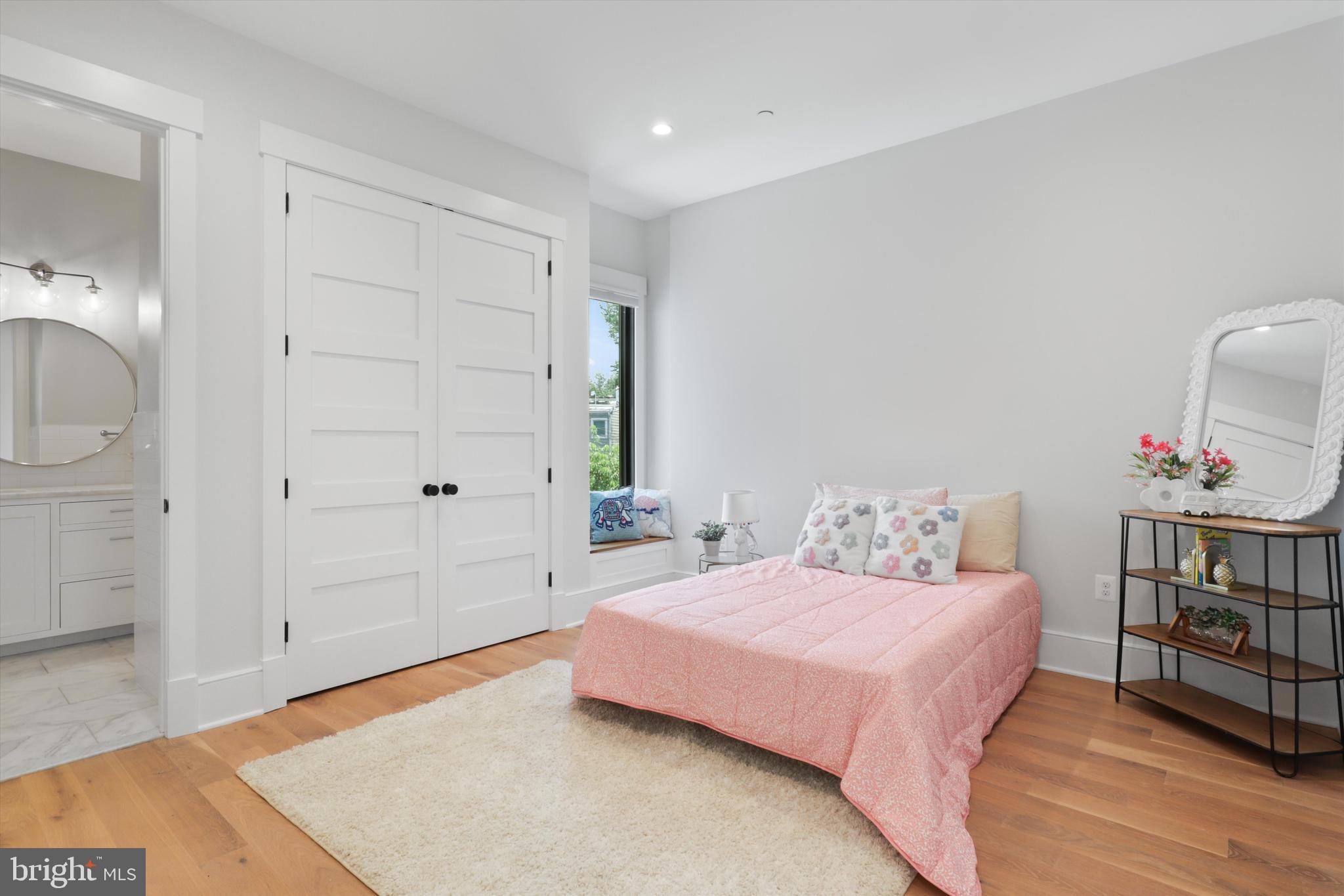 CAPITOL HILL - Residential