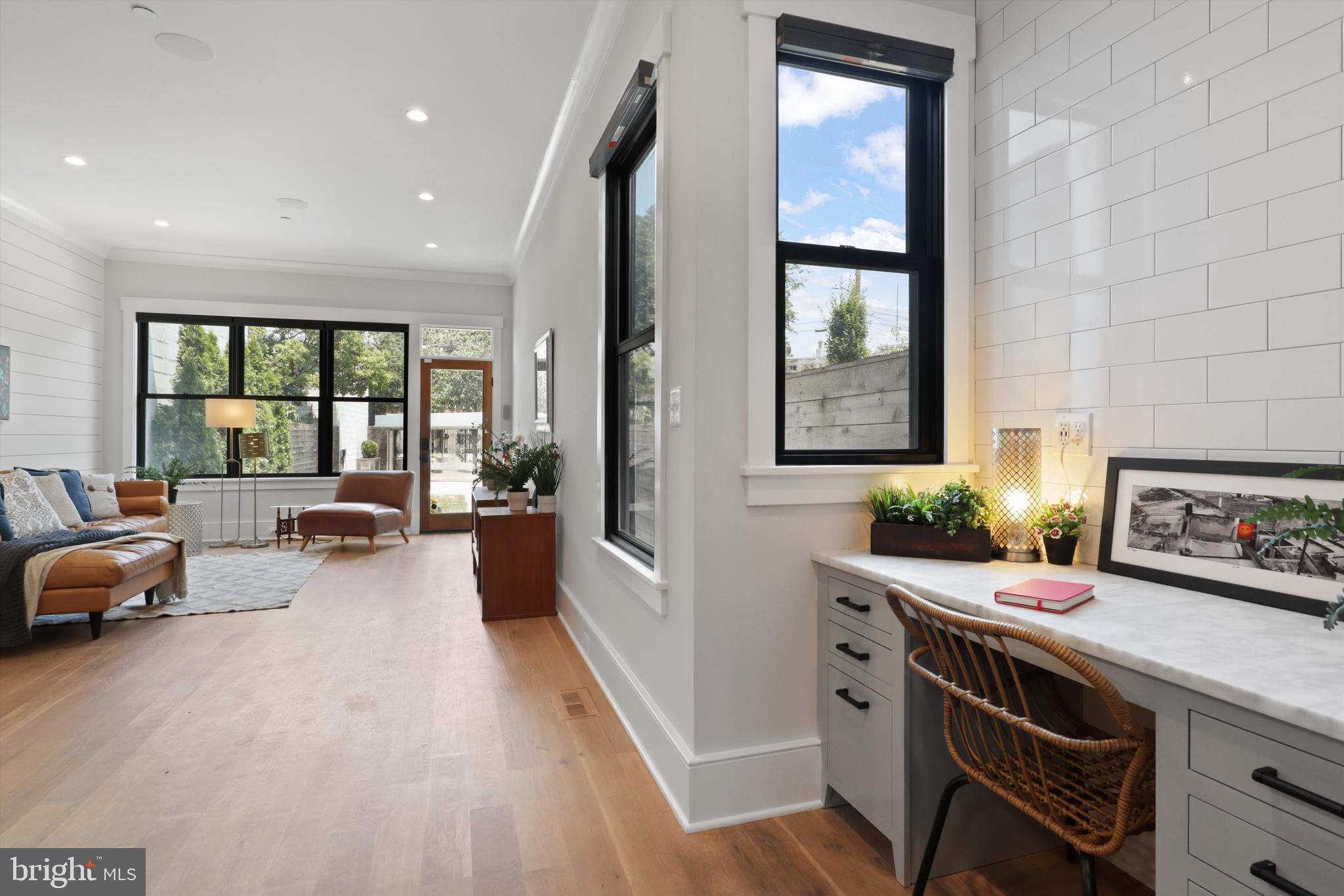 CAPITOL HILL - Residential