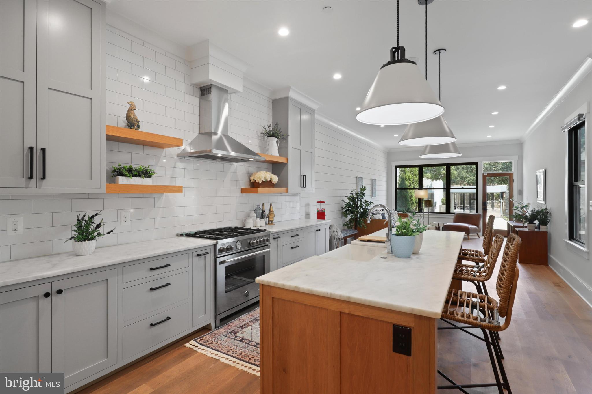 CAPITOL HILL - Residential