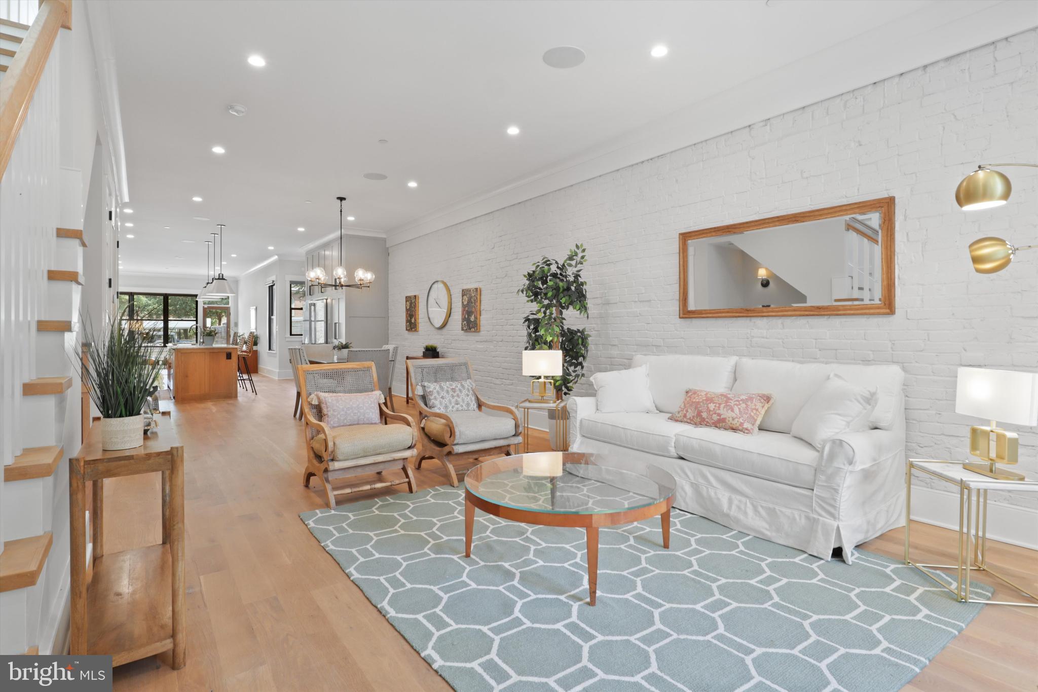 CAPITOL HILL - Residential