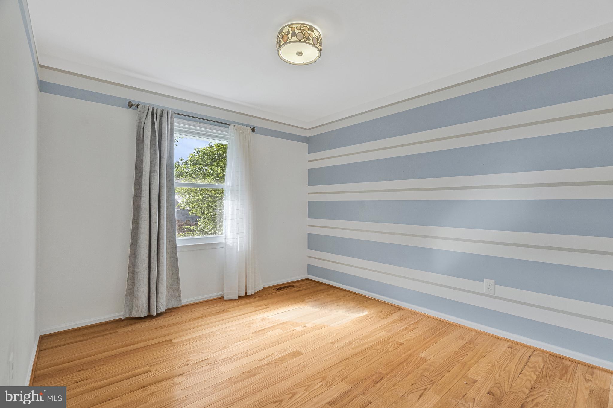 OAKTON GLEN - Residential Lease