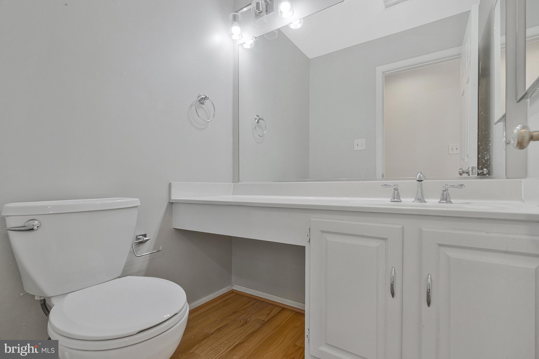 OAKTON GLEN - Residential Lease