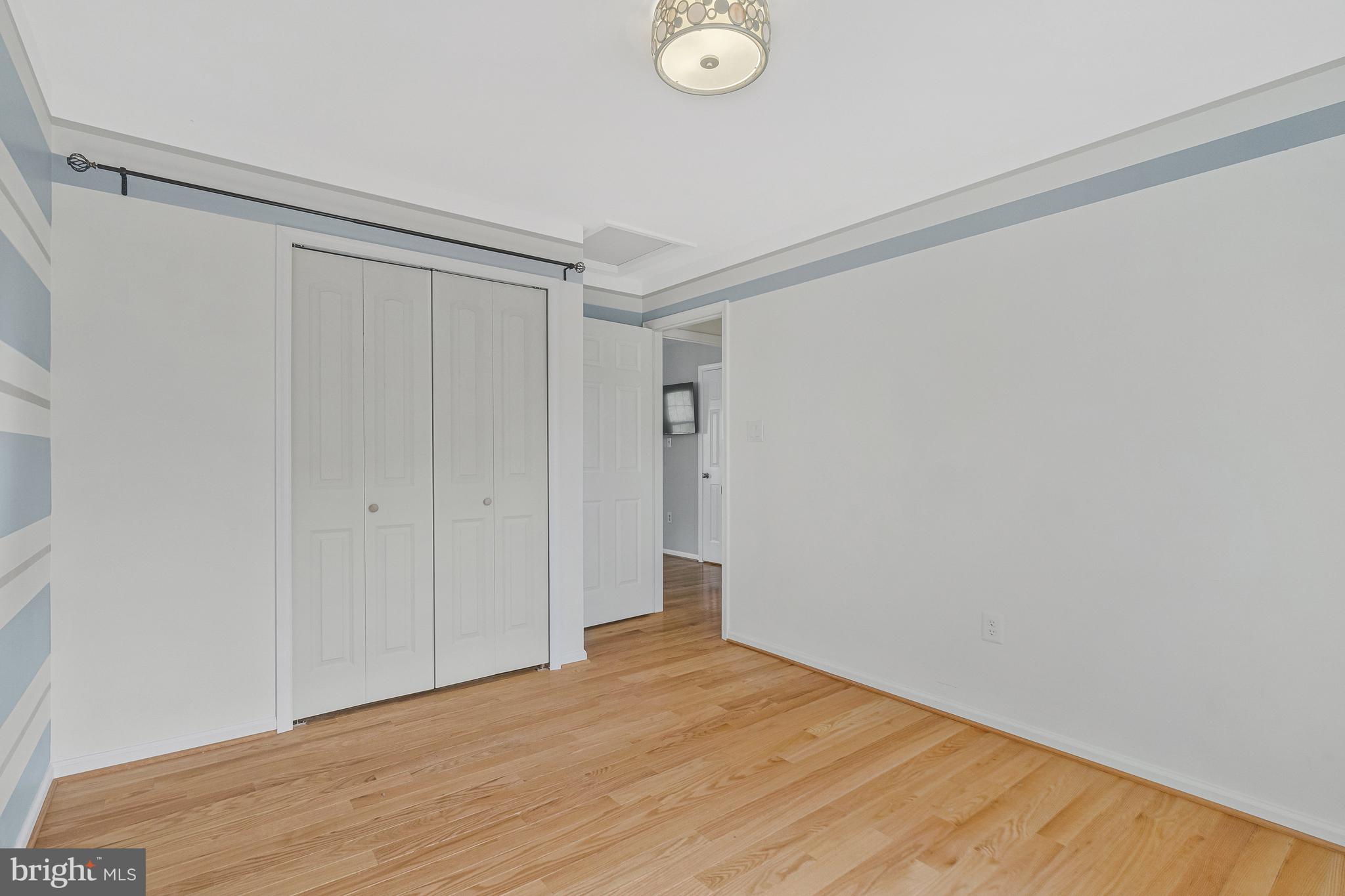 OAKTON GLEN - Residential Lease