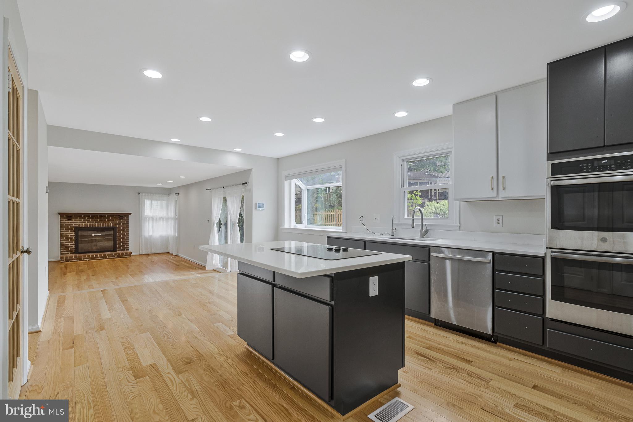 OAKTON GLEN - Residential Lease