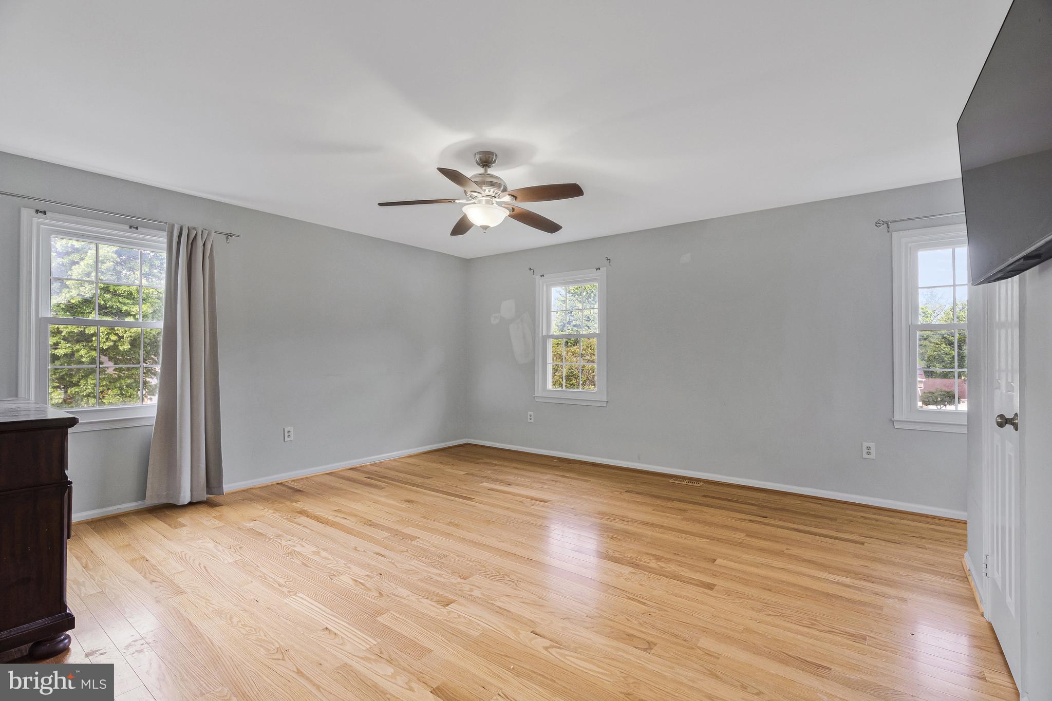 OAKTON GLEN - Residential Lease