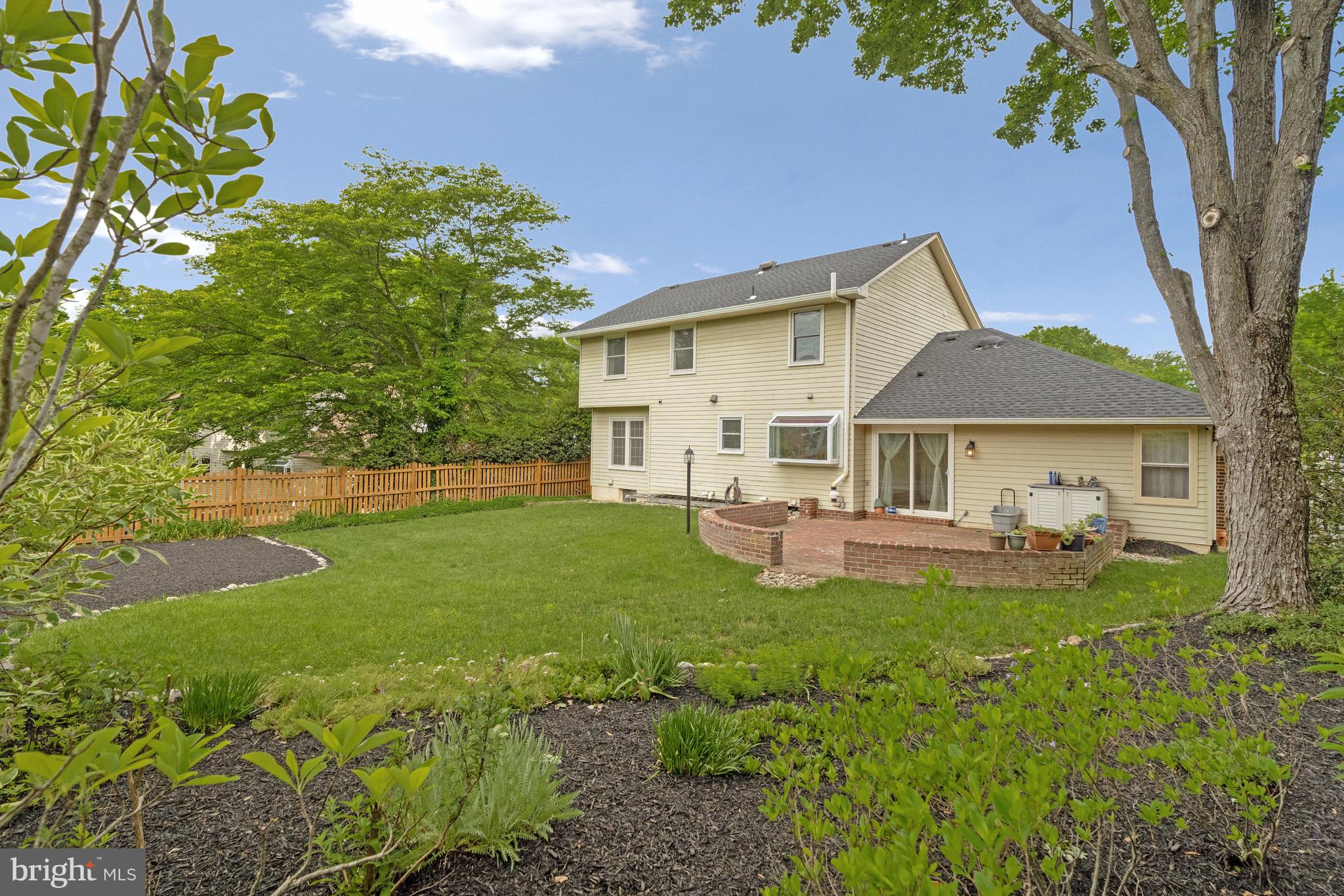 OAKTON GLEN - Residential Lease