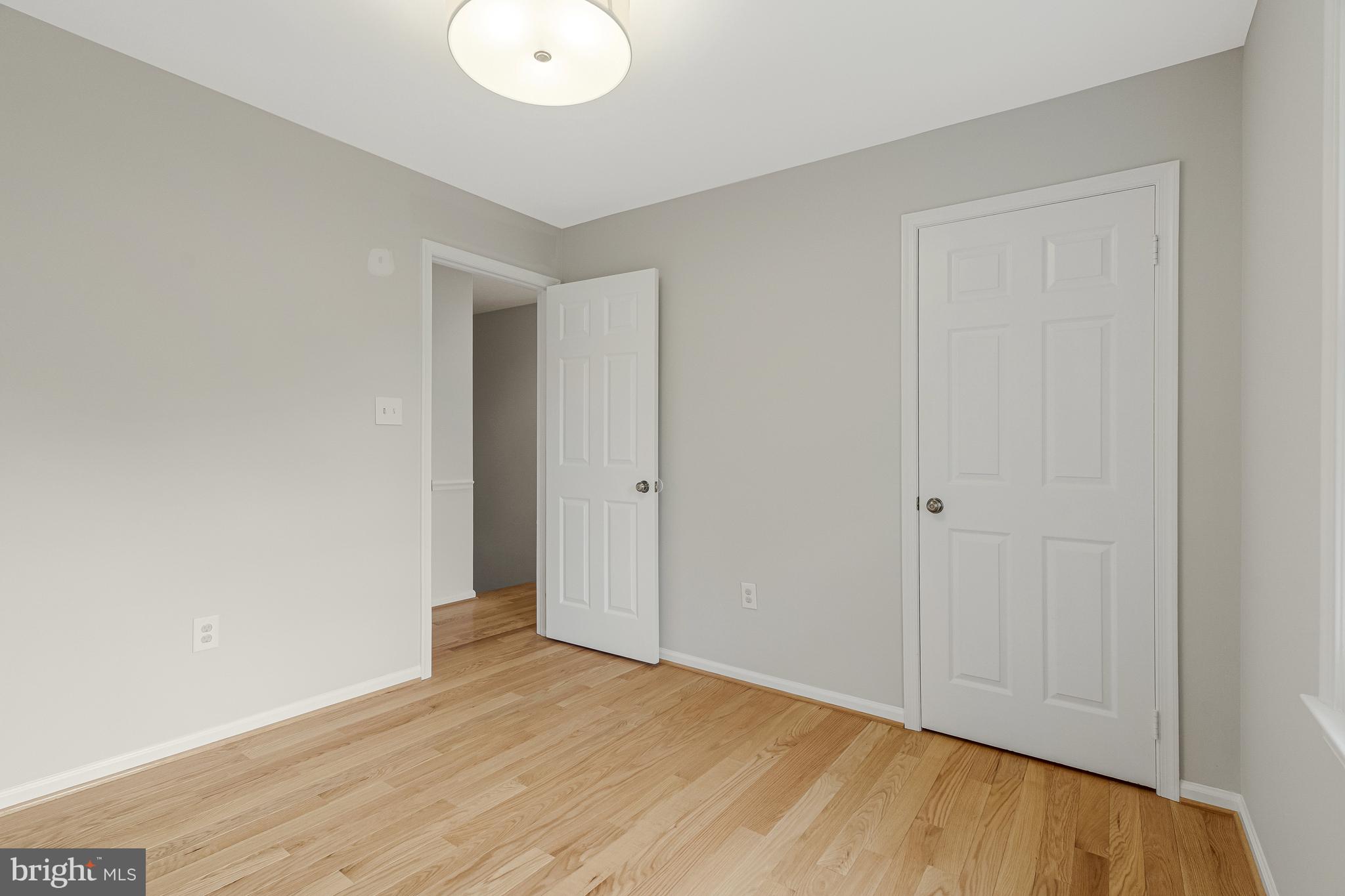 OAKTON GLEN - Residential Lease