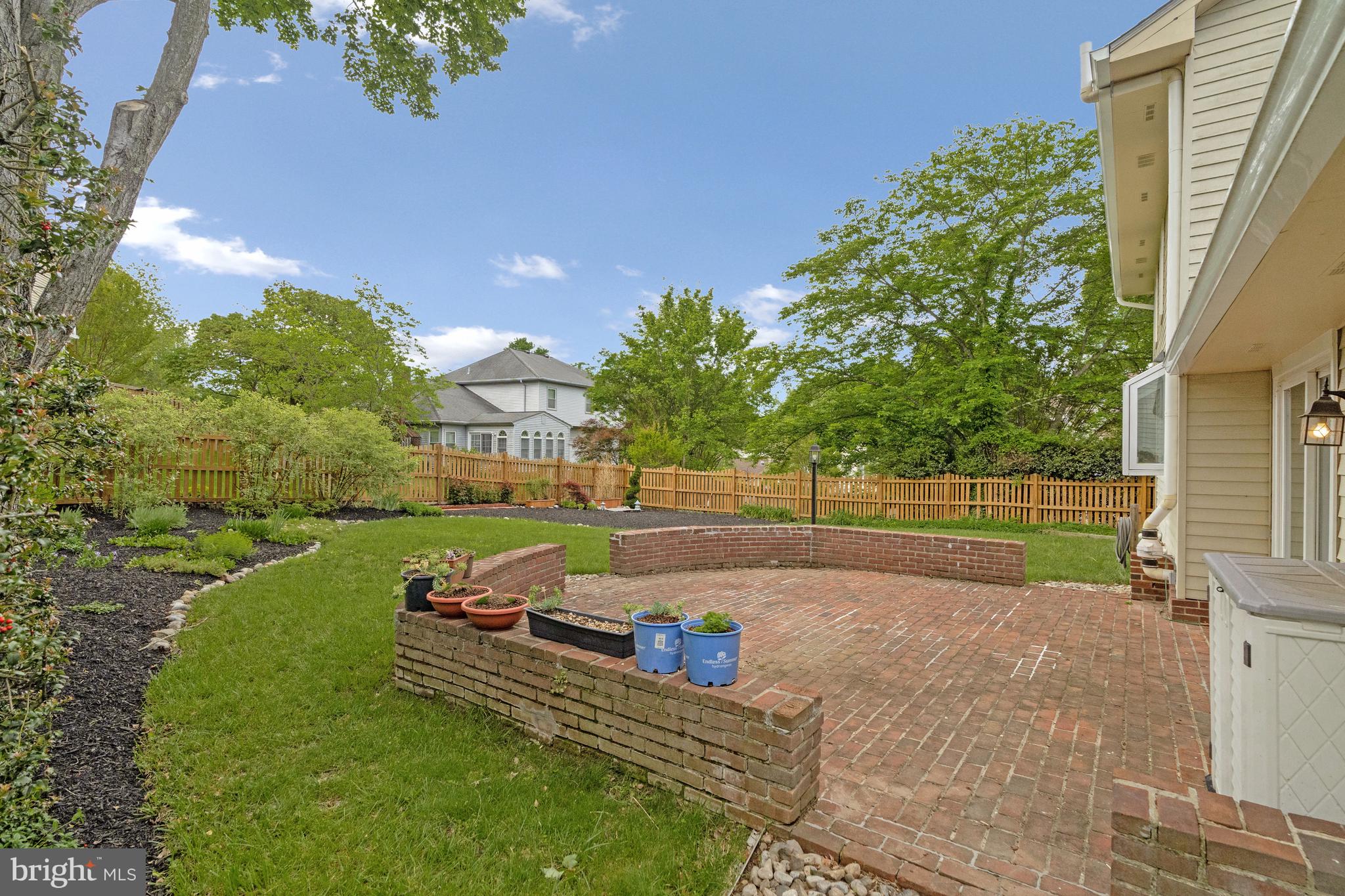 OAKTON GLEN - Residential Lease