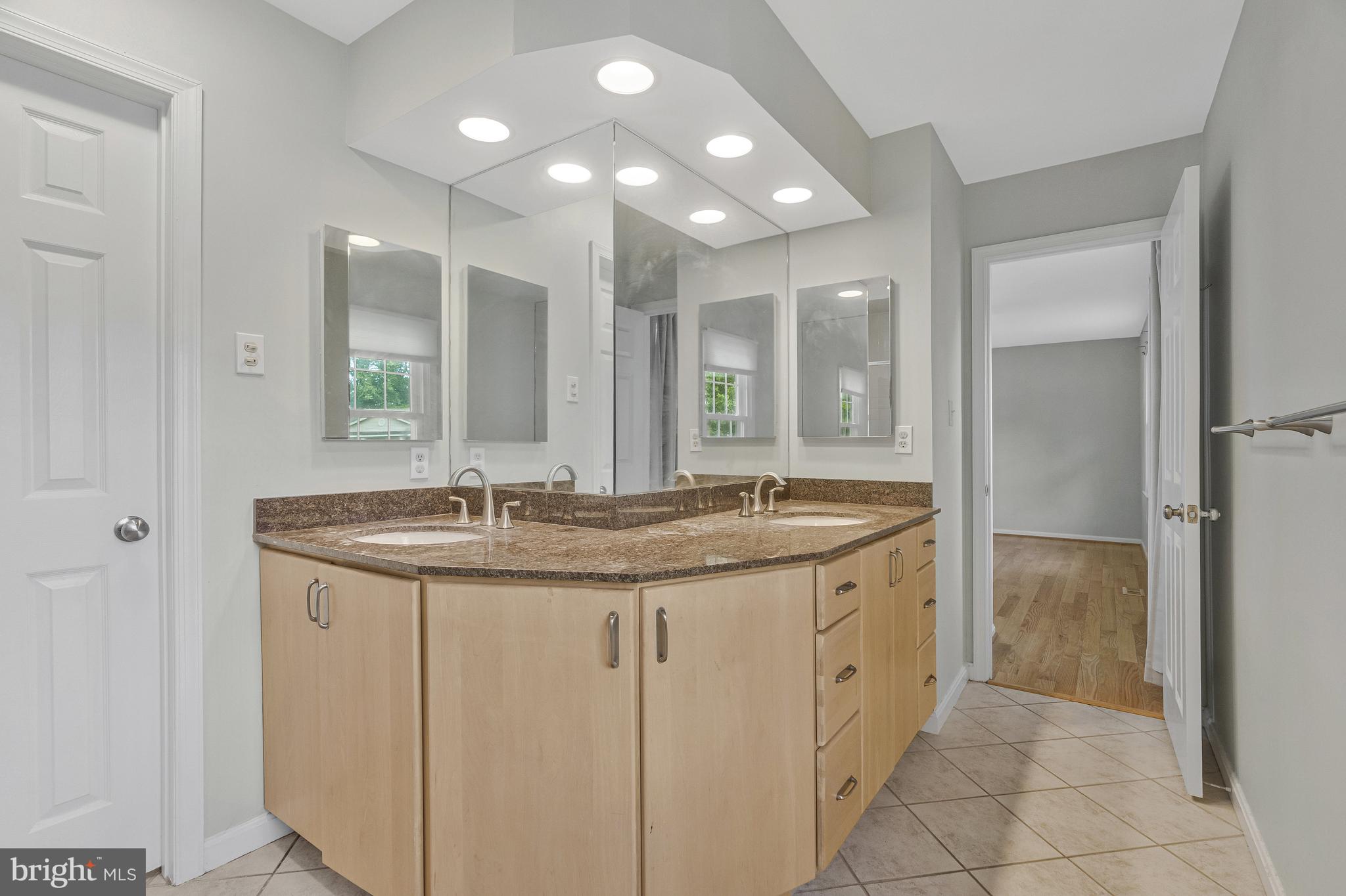 OAKTON GLEN - Residential Lease