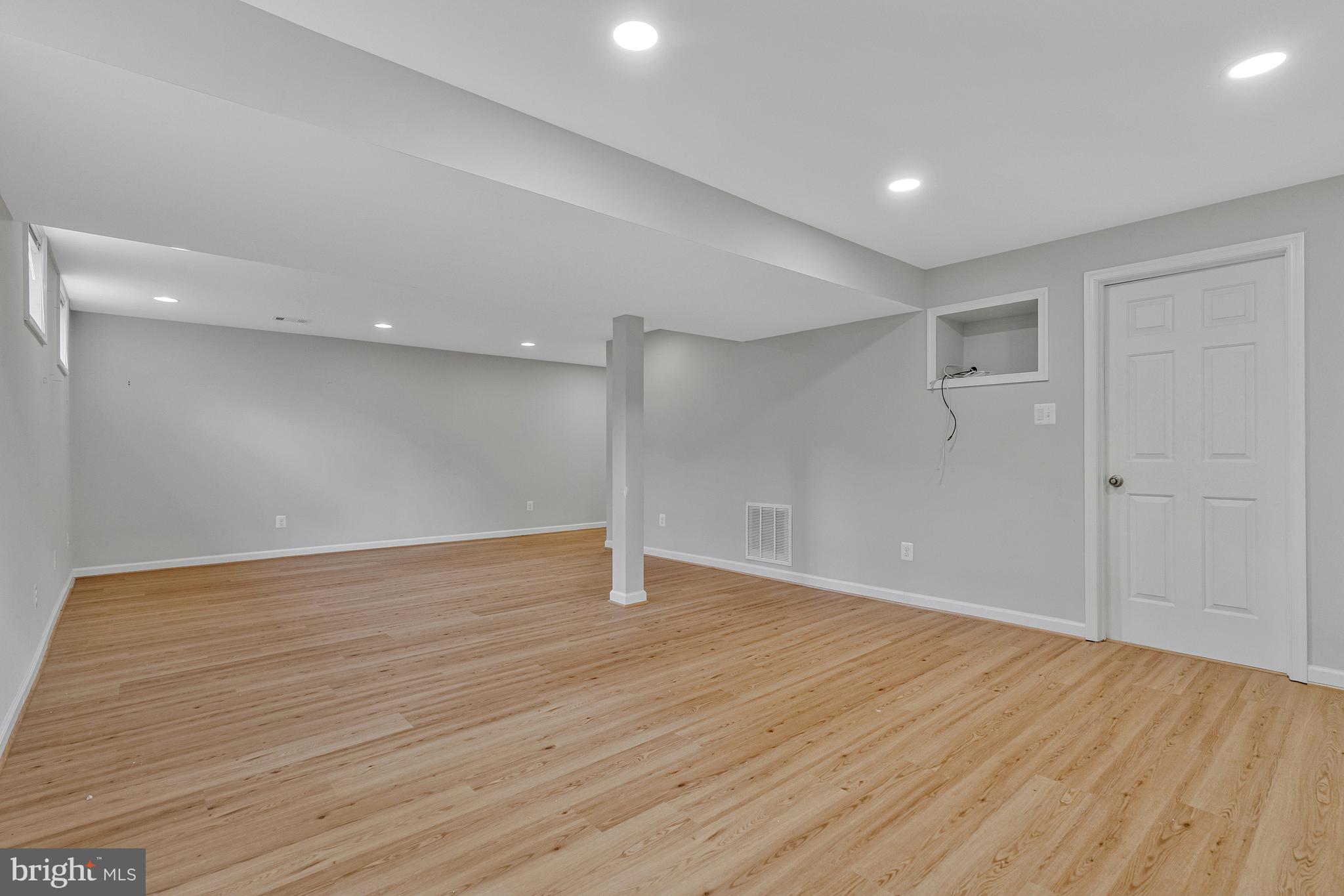 OAKTON GLEN - Residential Lease