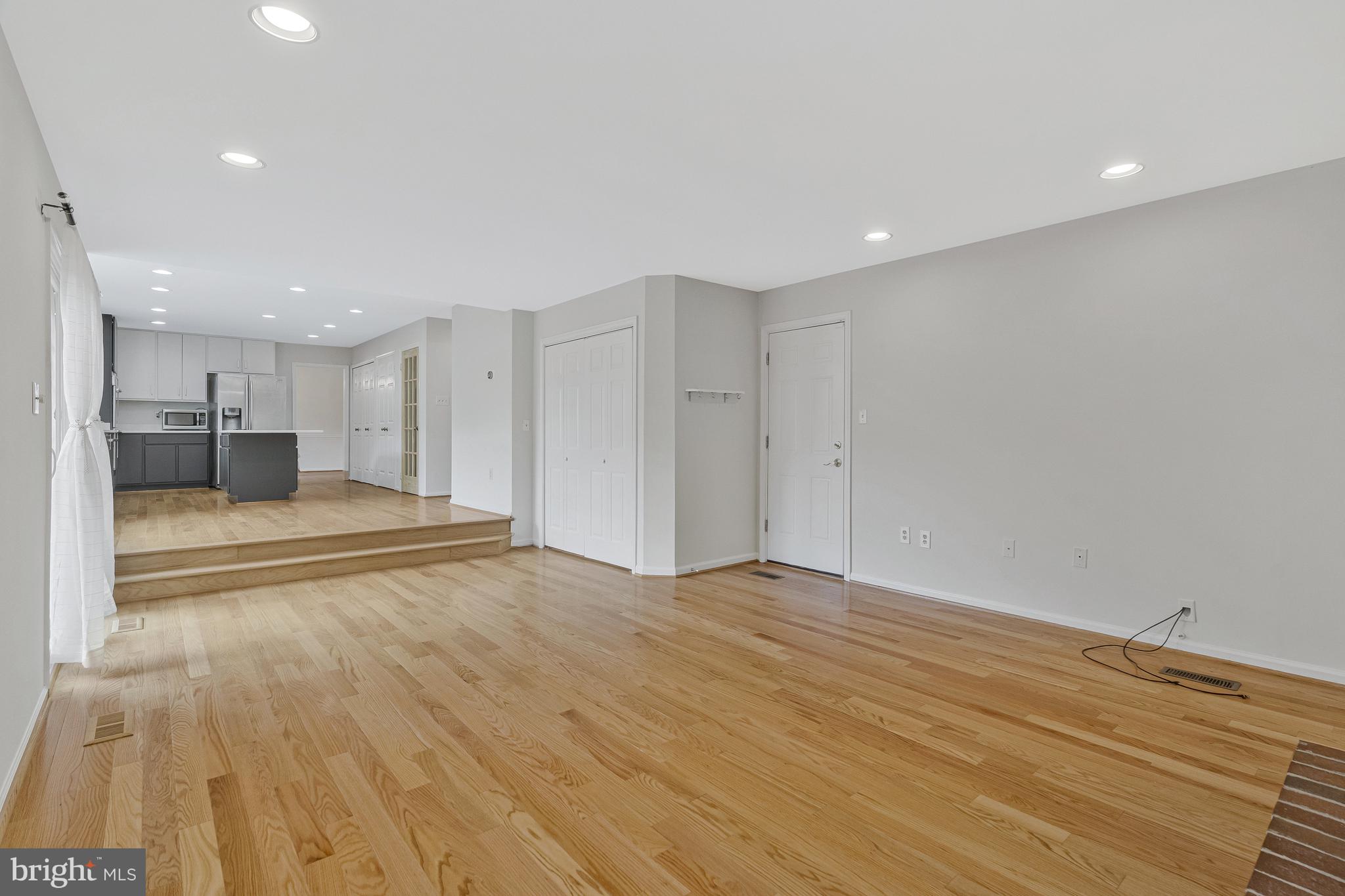 OAKTON GLEN - Residential Lease