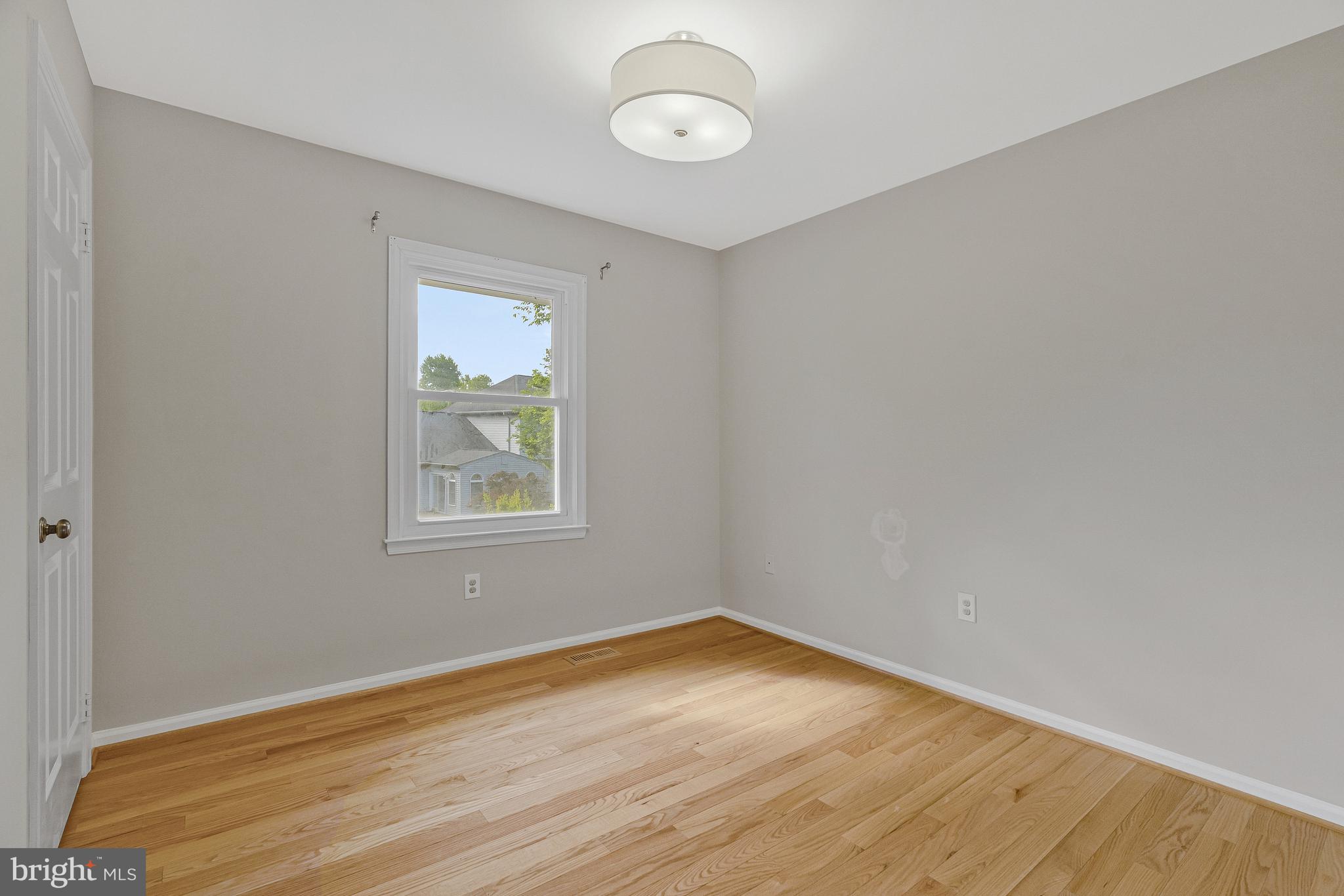 OAKTON GLEN - Residential Lease