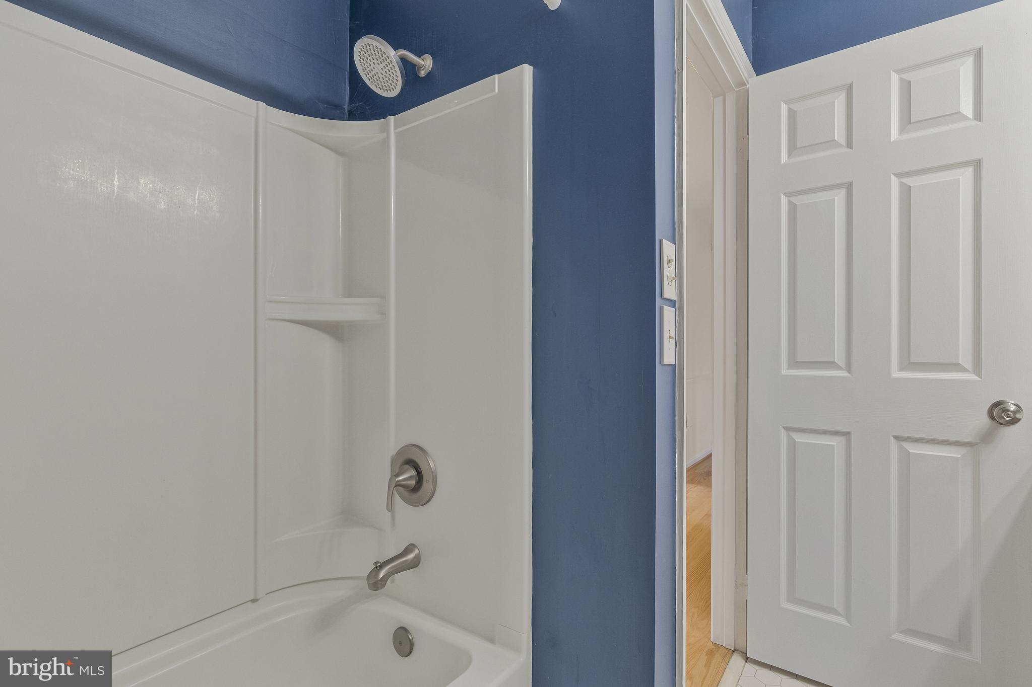 OAKTON GLEN - Residential Lease