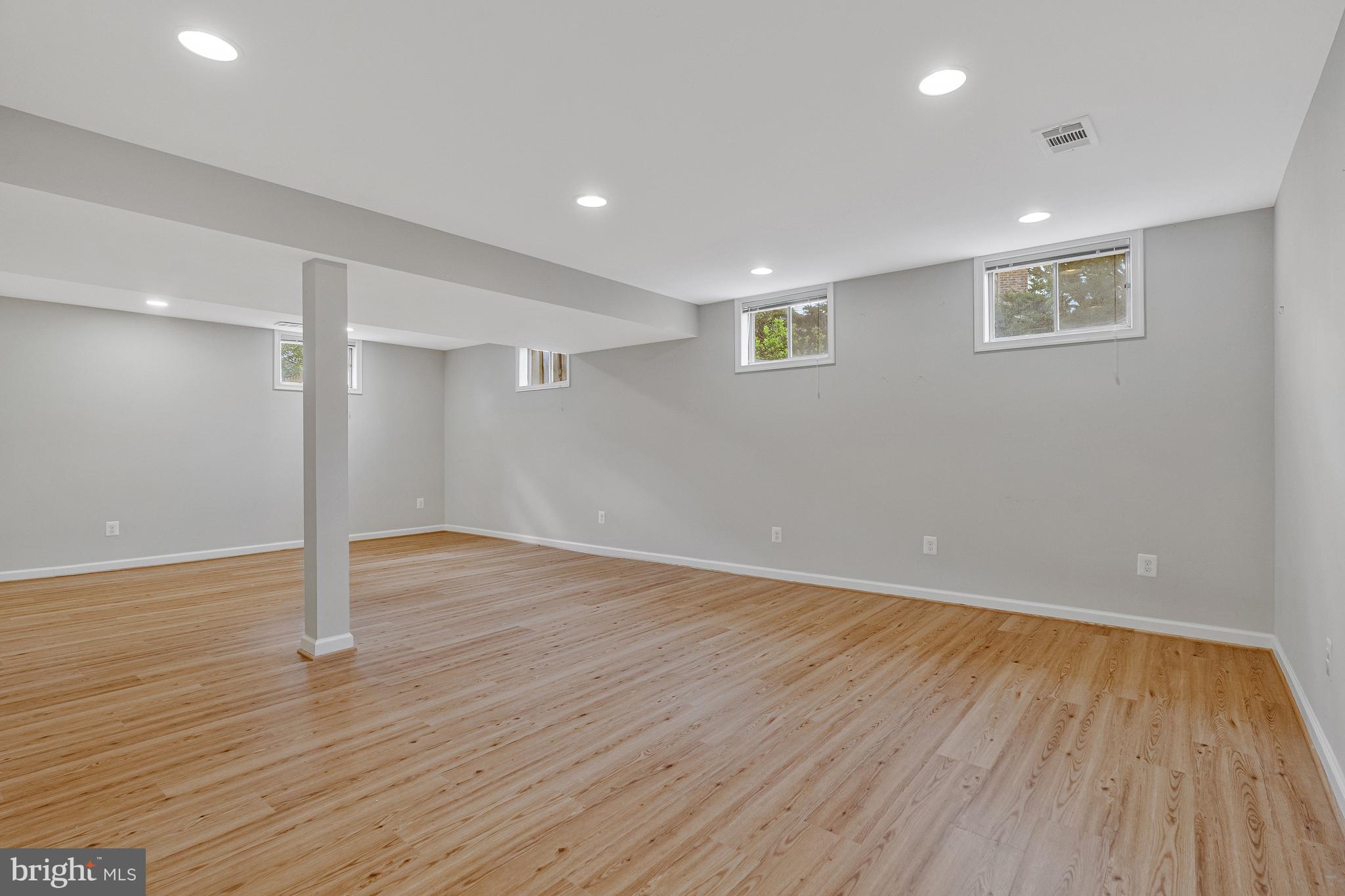 OAKTON GLEN - Residential Lease