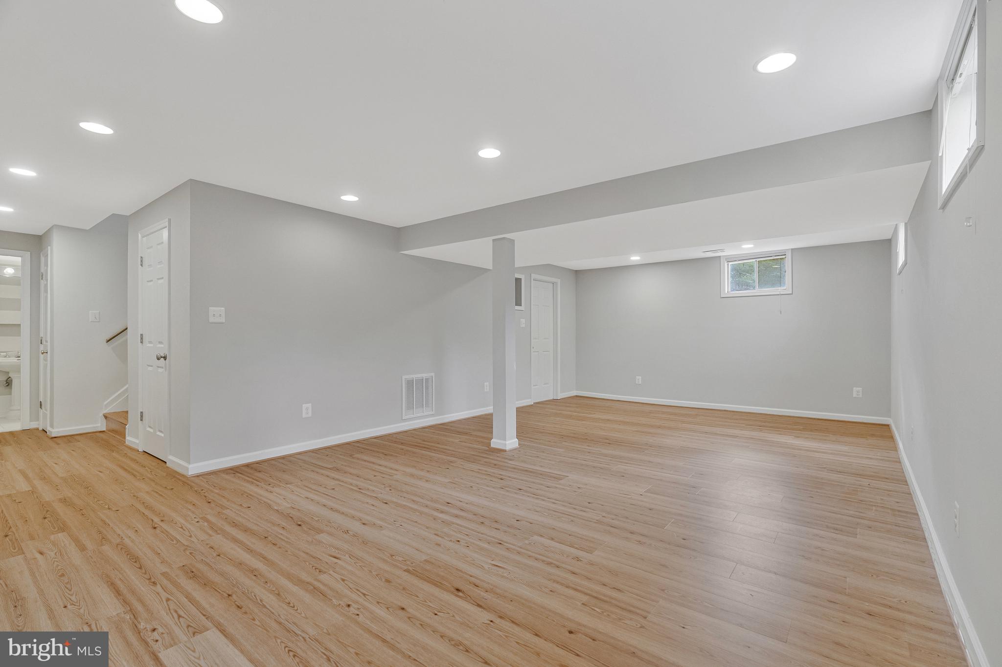 OAKTON GLEN - Residential Lease