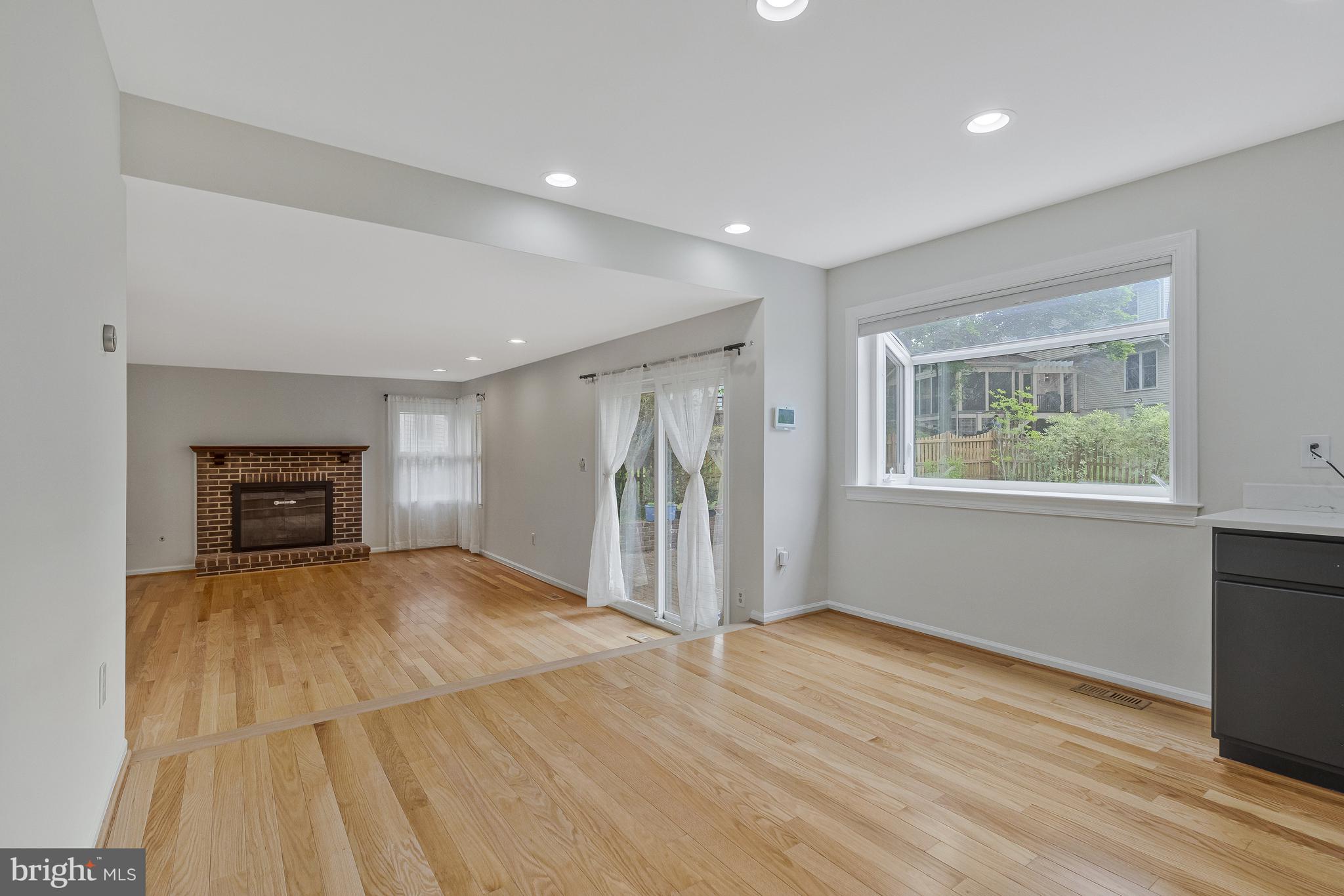 OAKTON GLEN - Residential Lease