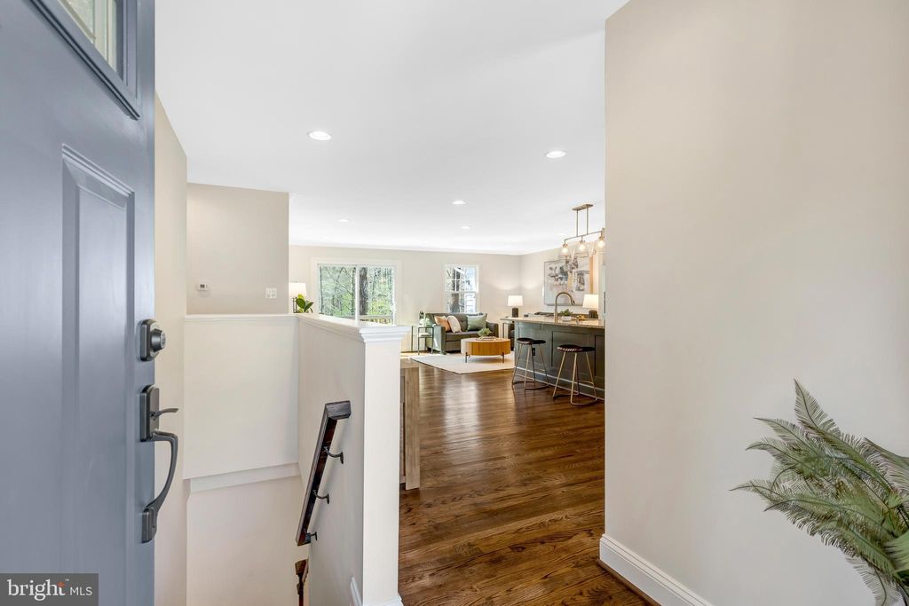 Photo of 8813 Queen Elizabeth Boulevard, ANNANDALE, VA 22003 (MLS # VAFX2297032)