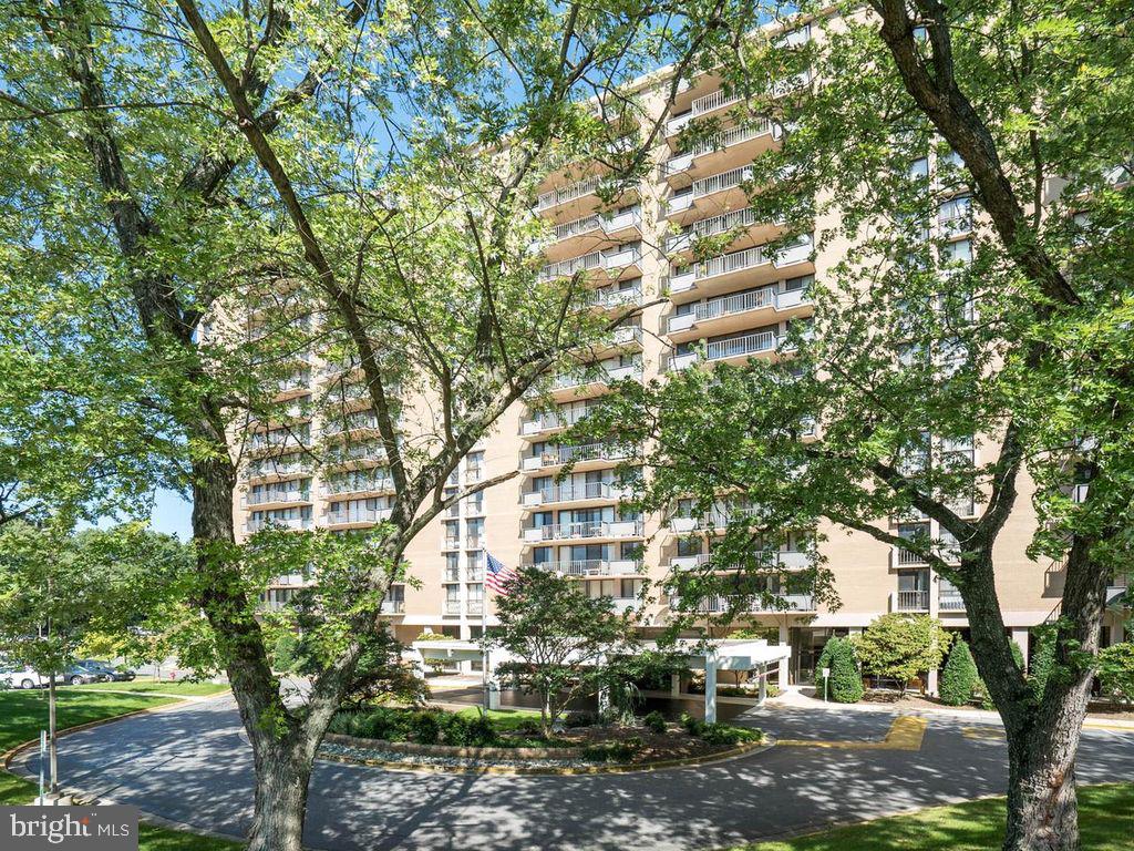 TOWERS IN WESTCHESTER PARK - Residential