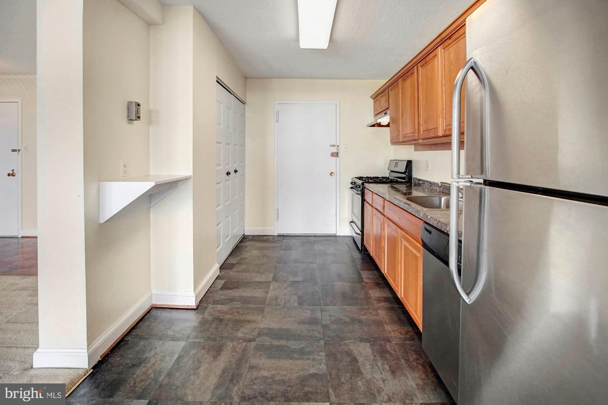 TOWERS IN WESTCHESTER PARK - Residential