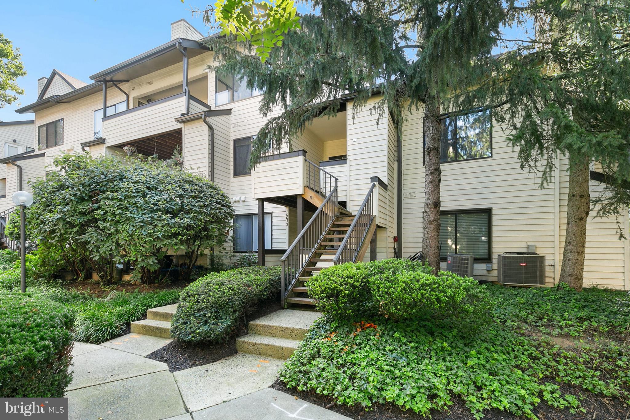 BACK ON MARKET - FINANCING FELL THROUGH (pending release)- CASH ONLY PLEASE! Bright, stylish, and full of character, this updated second-level contemporary condo offers modern living in the heart of Montgomery Village. With one bedroom, one full bath, and a spacious loft, this home is designed to impress with soaring ceilings, abundant natural light, and thoughtful upgrades throughout.
The renovated kitchen features sleek finishes, a breakfast bar, and an adjacent dining area—perfect for everyday meals and entertaining. The living room is warm and inviting with recessed lighting, a cozy fireplace, and new vinyl wood flooring that continues throughout the main level. The bedroom offers dramatic ceilings, a ceiling fan, and sliding glass doors that open to a private balcony.
A spiral staircase leads to the airy loft, which has brand-new carpet, two closets, a skylight, and a ceiling fan. It is ideal for a home office, guest area, or creative retreat. The full bathroom is modern and chic, and the in-unit washer and dryer provide added convenience.
Enjoy resort-style amenities including a community pool and tennis courts and access to Montgomery Village’s offerings—six pools (including one with a lazy river), parks, playgrounds, walking trails, and outdoor concerts. Conveniently located near schools, shopping, dining, coffee shops, medical facilities, Lake Whetstone, and Centerway Park.