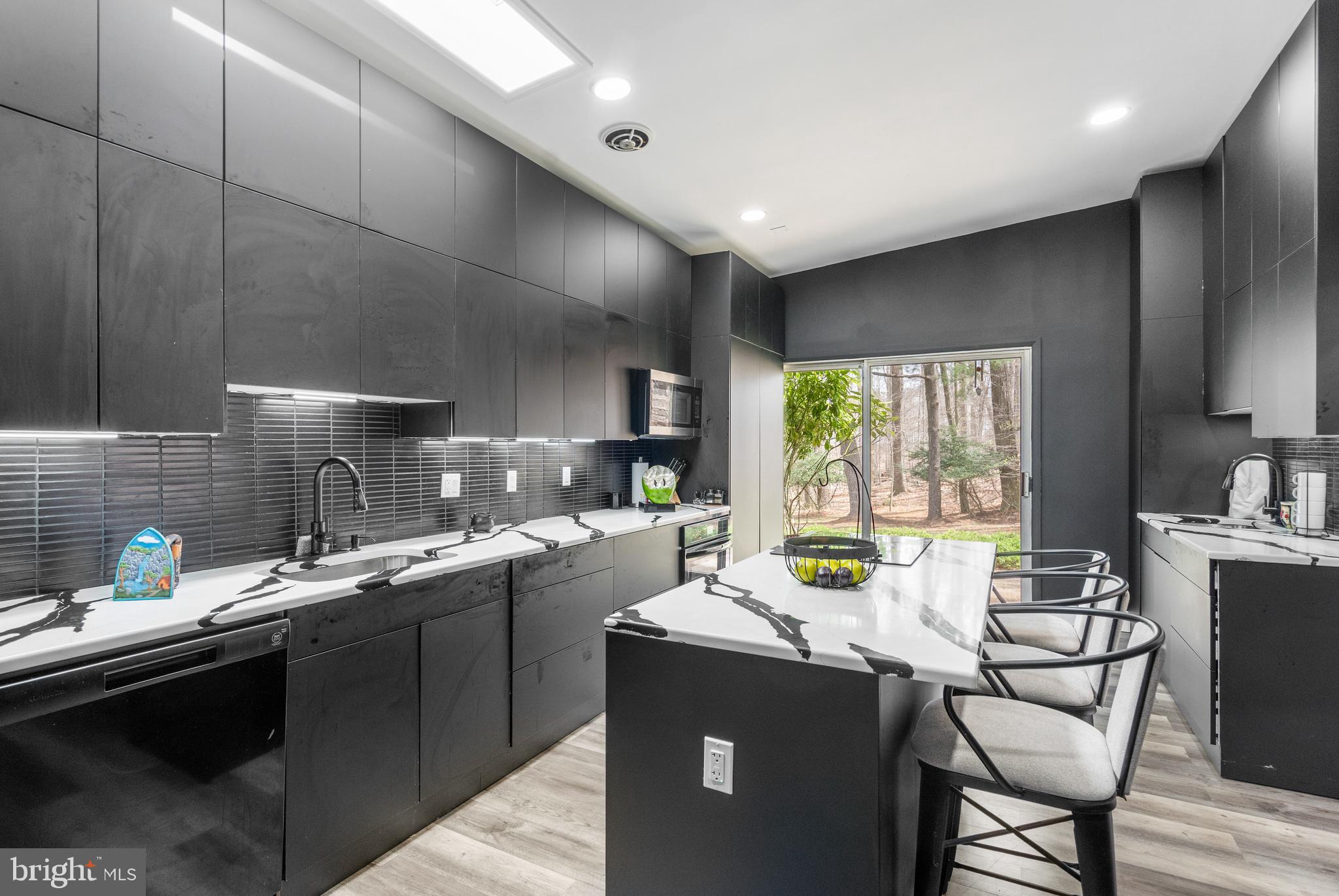 MIDFIELD - Residential