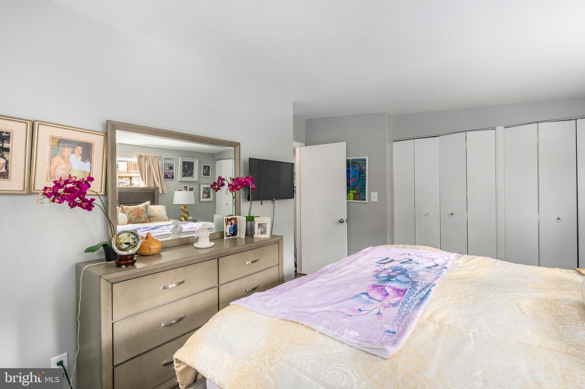 MIDFIELD - Residential