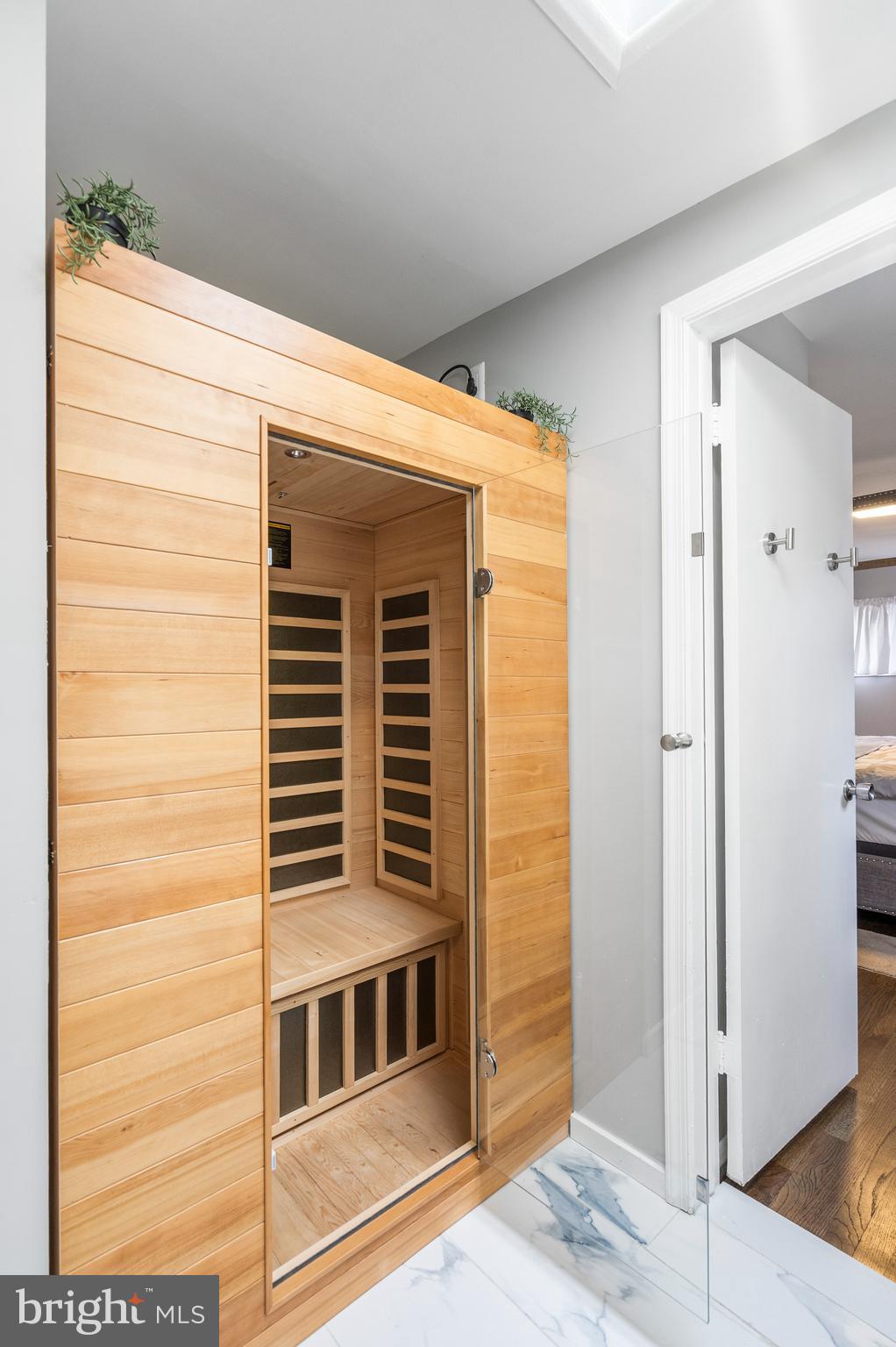 MIDFIELD - Residential