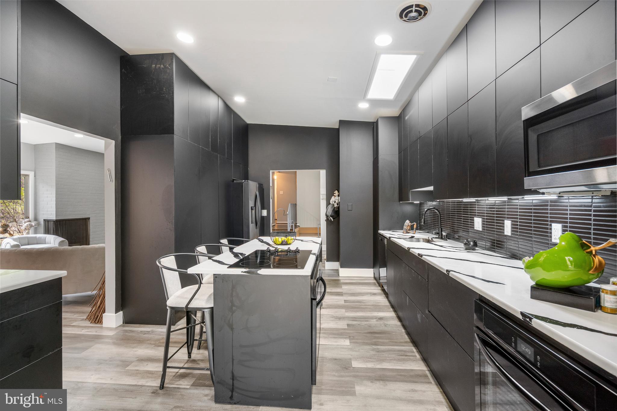 MIDFIELD - Residential