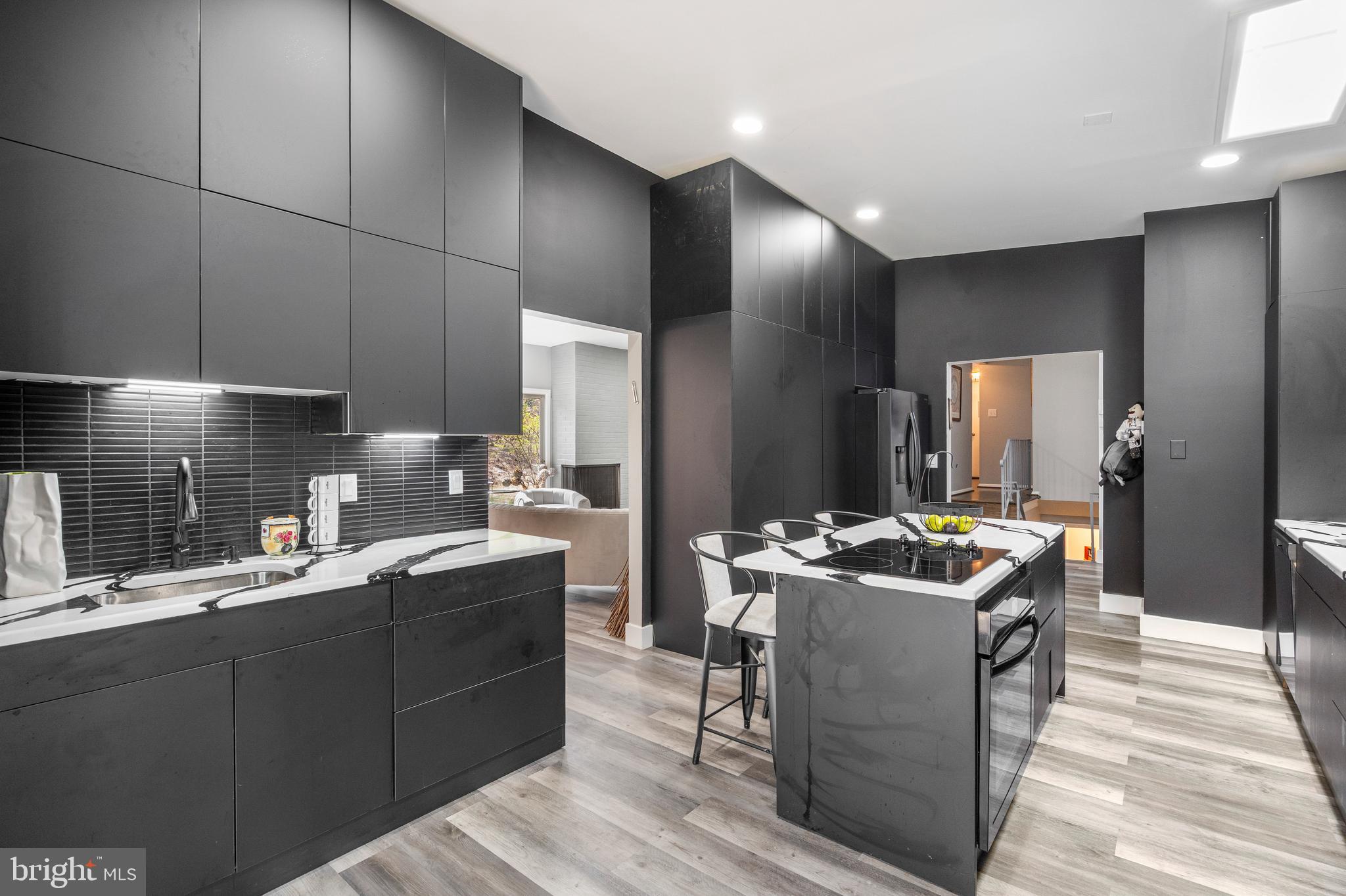 MIDFIELD - Residential