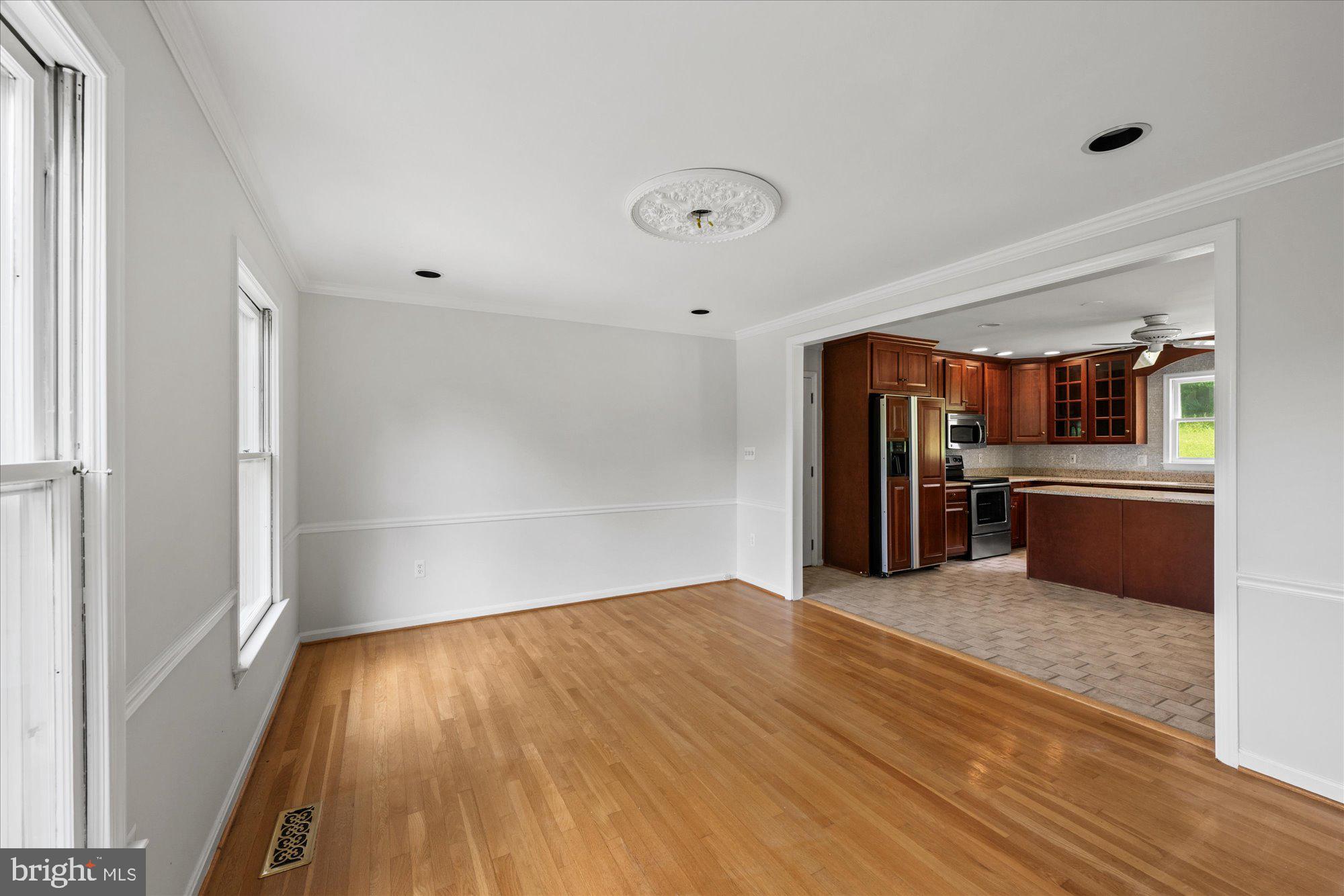 PEACOCK STATION - Land