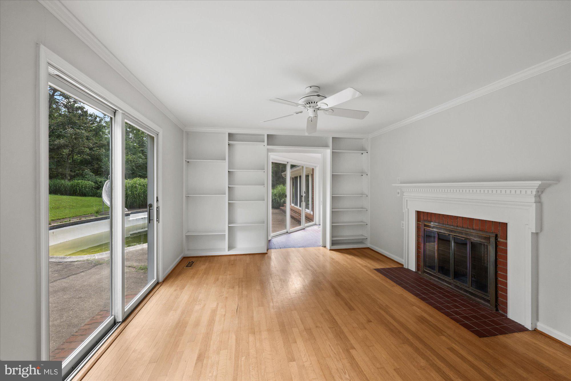 PEACOCK STATION - Land