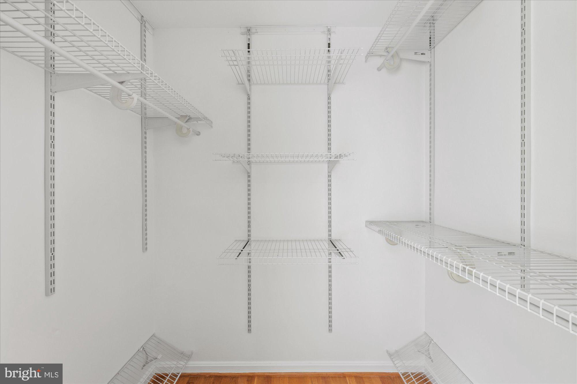 PEACOCK STATION - Land