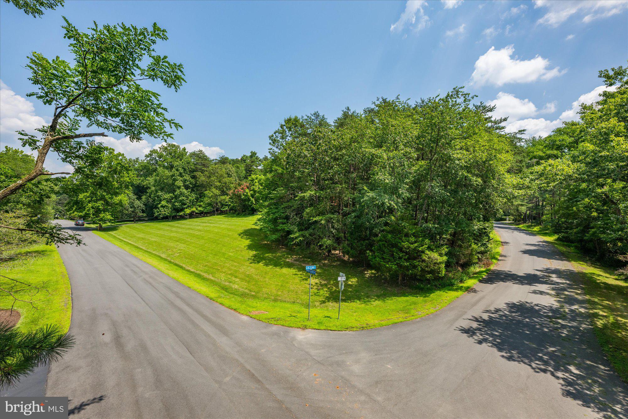 PEACOCK STATION - Land