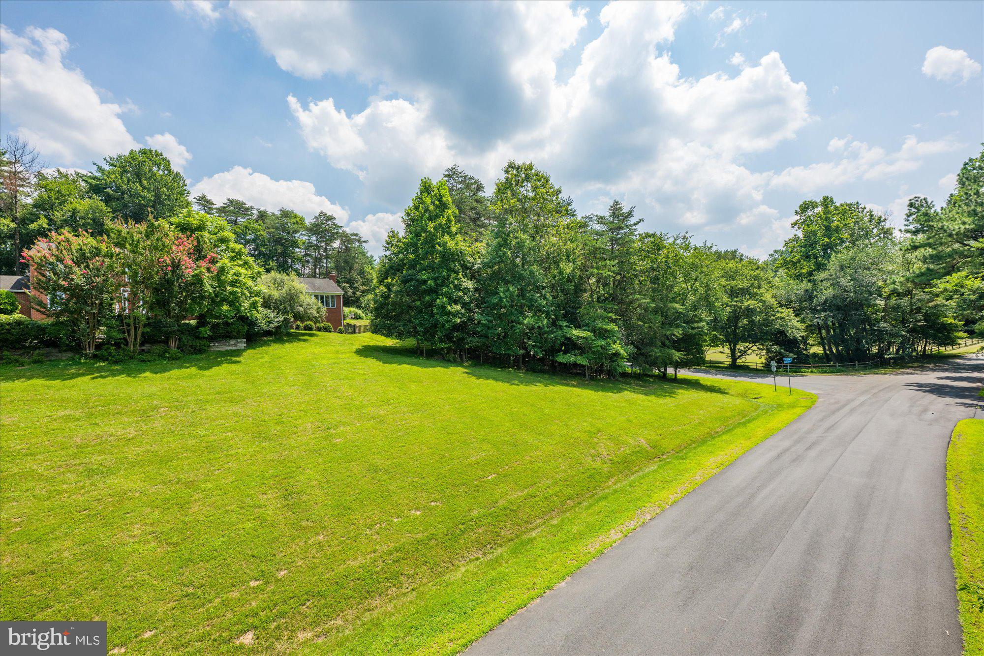 PEACOCK STATION - Land